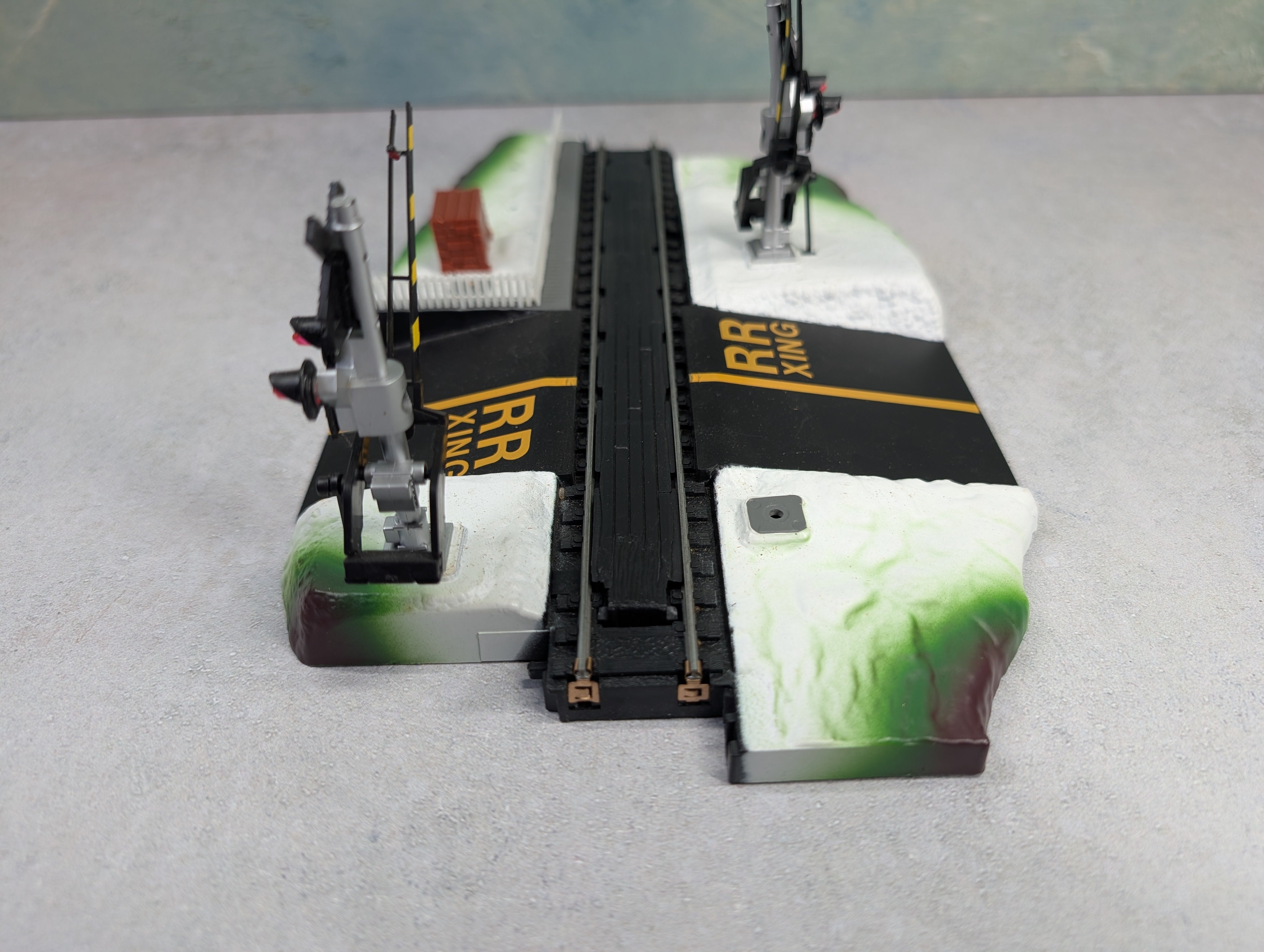 USED Life-Like HO Scale Power Loc Operating Dual Crossing Gate
