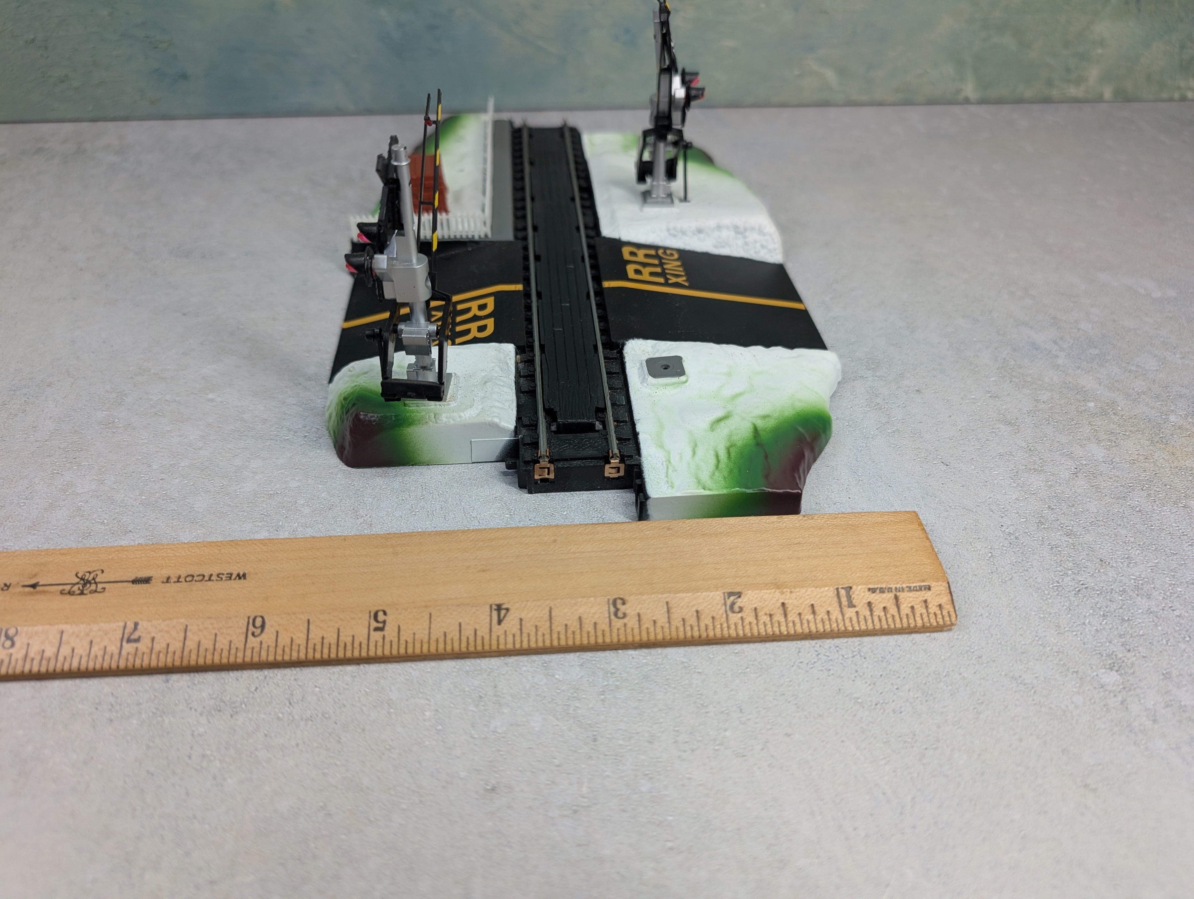USED Life-Like HO Scale Power Loc Operating Dual Crossing Gate