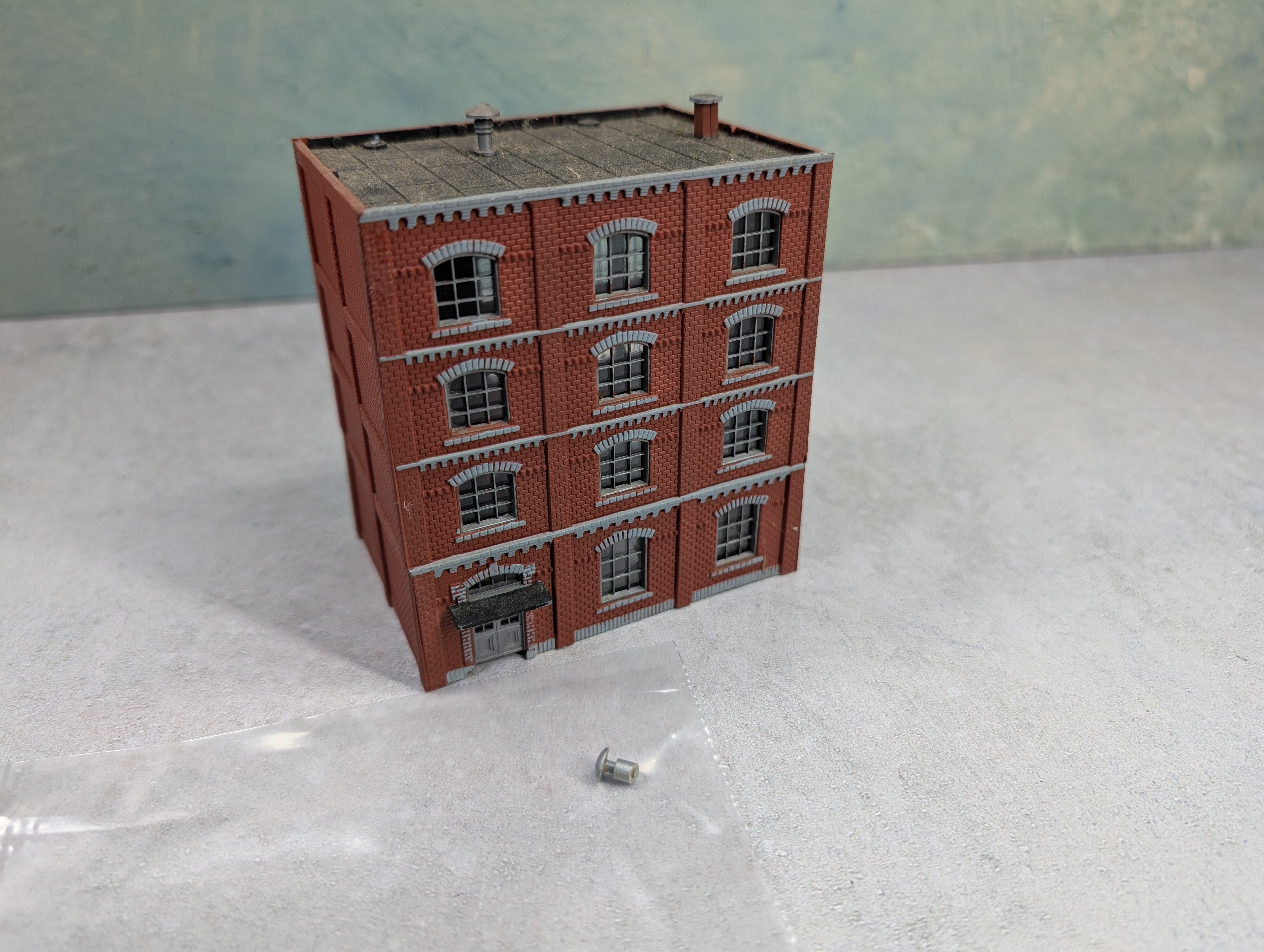 USED N Scale 4 Story Brick Building