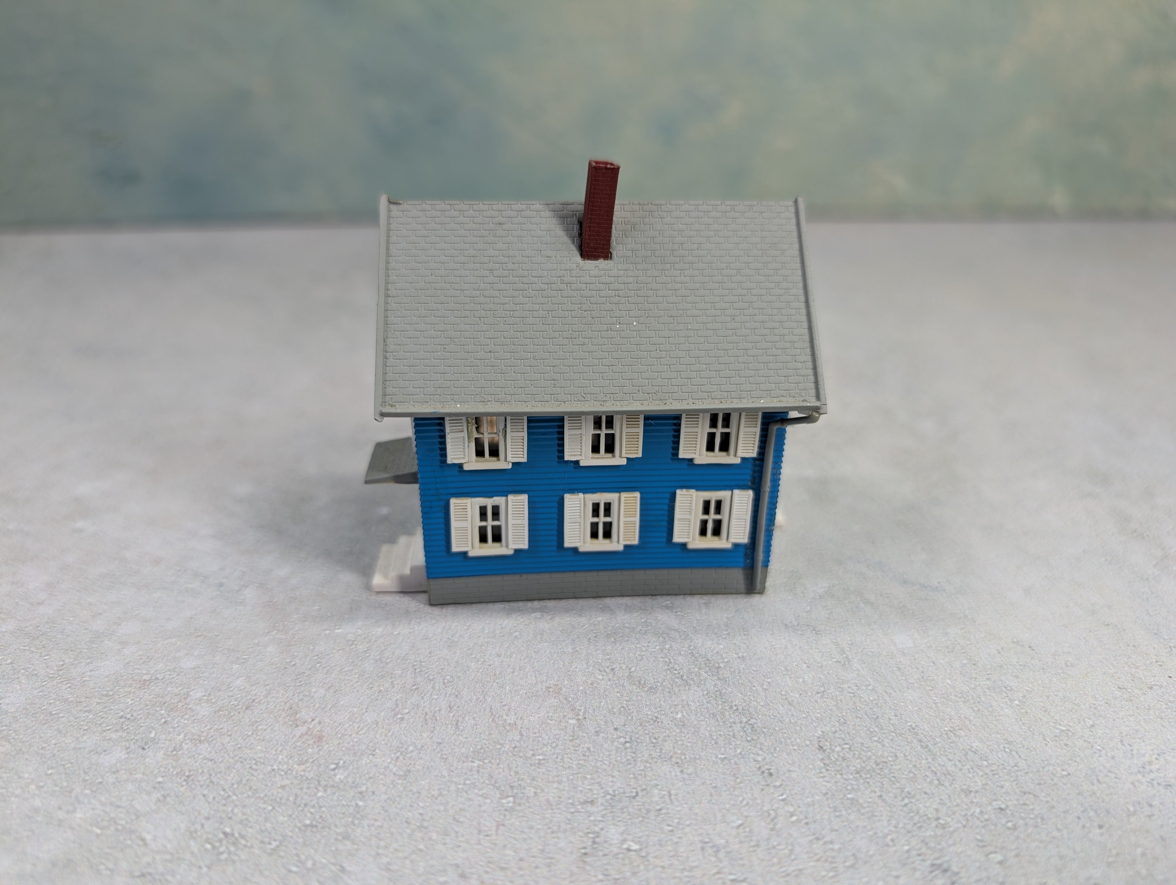 USED N Scale Blue Home with a Under Construction Addition