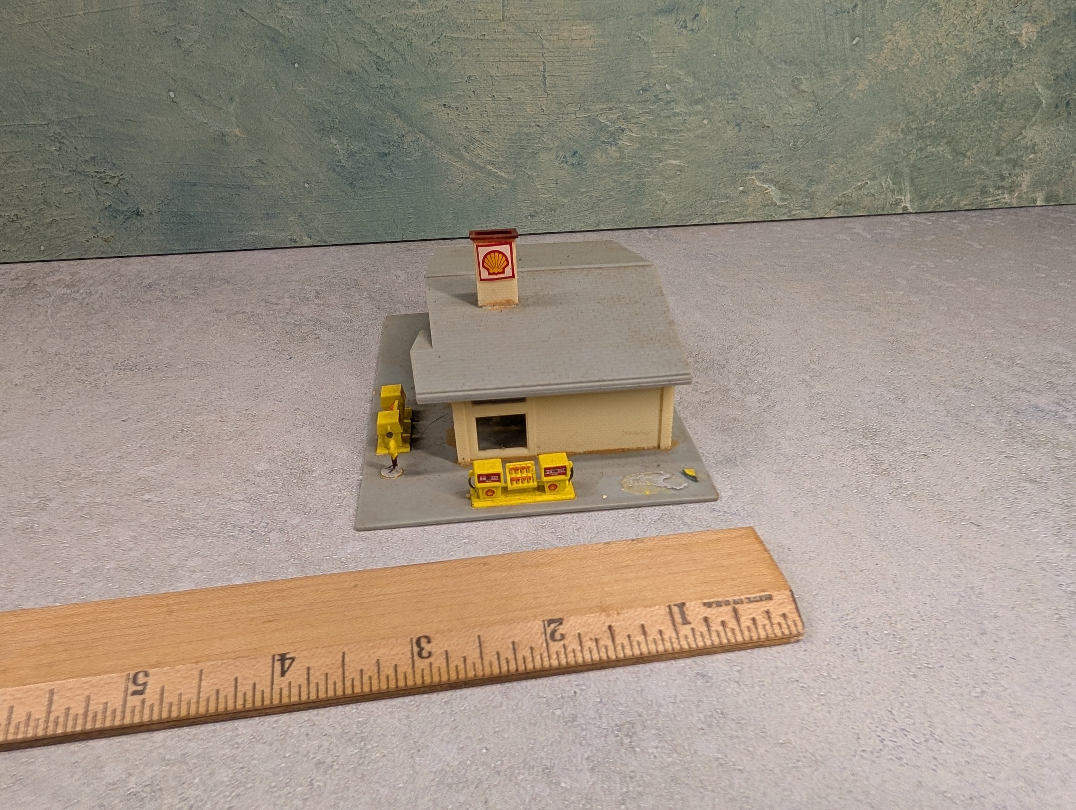 USED Bachmann 7404 N Scale Shell Service Station