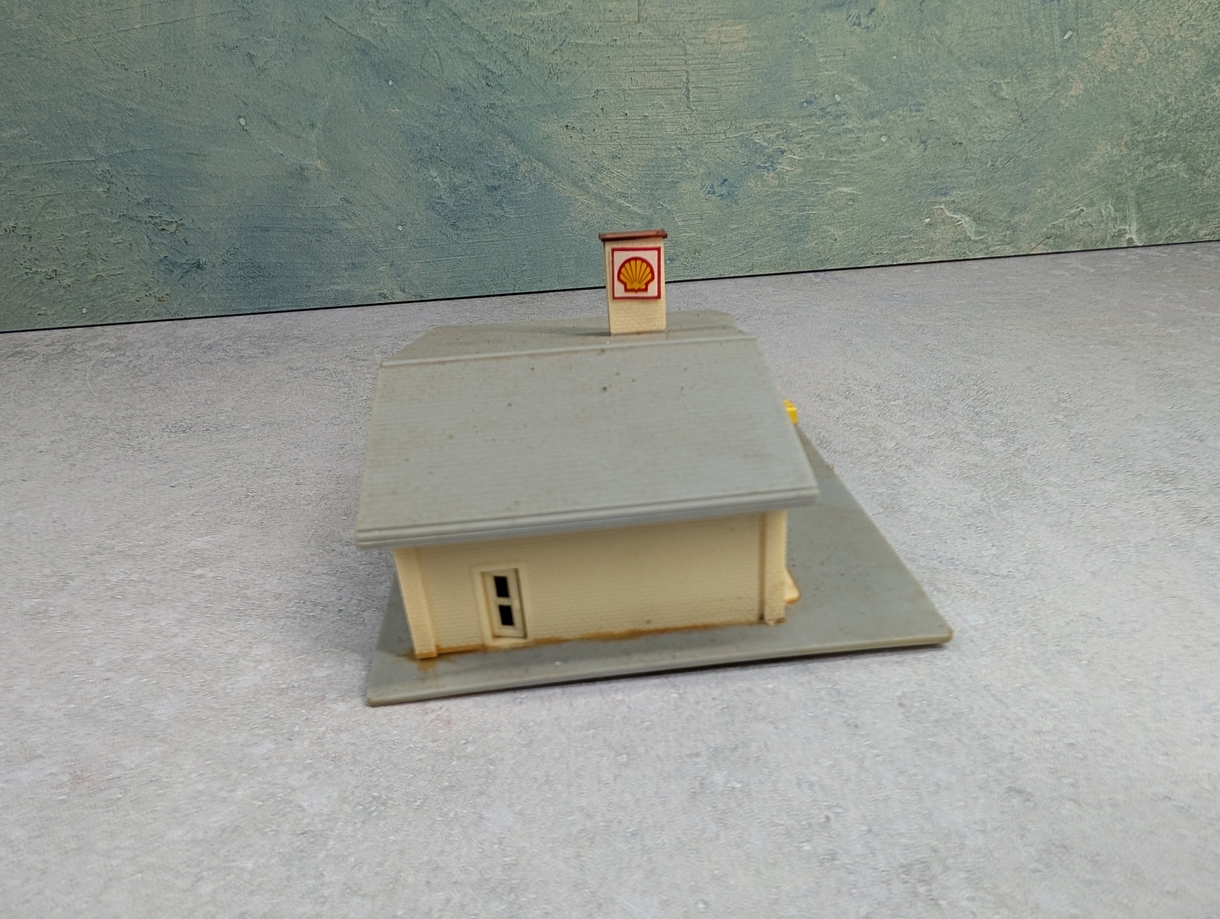 USED Bachmann 7404 N Scale Shell Service Station