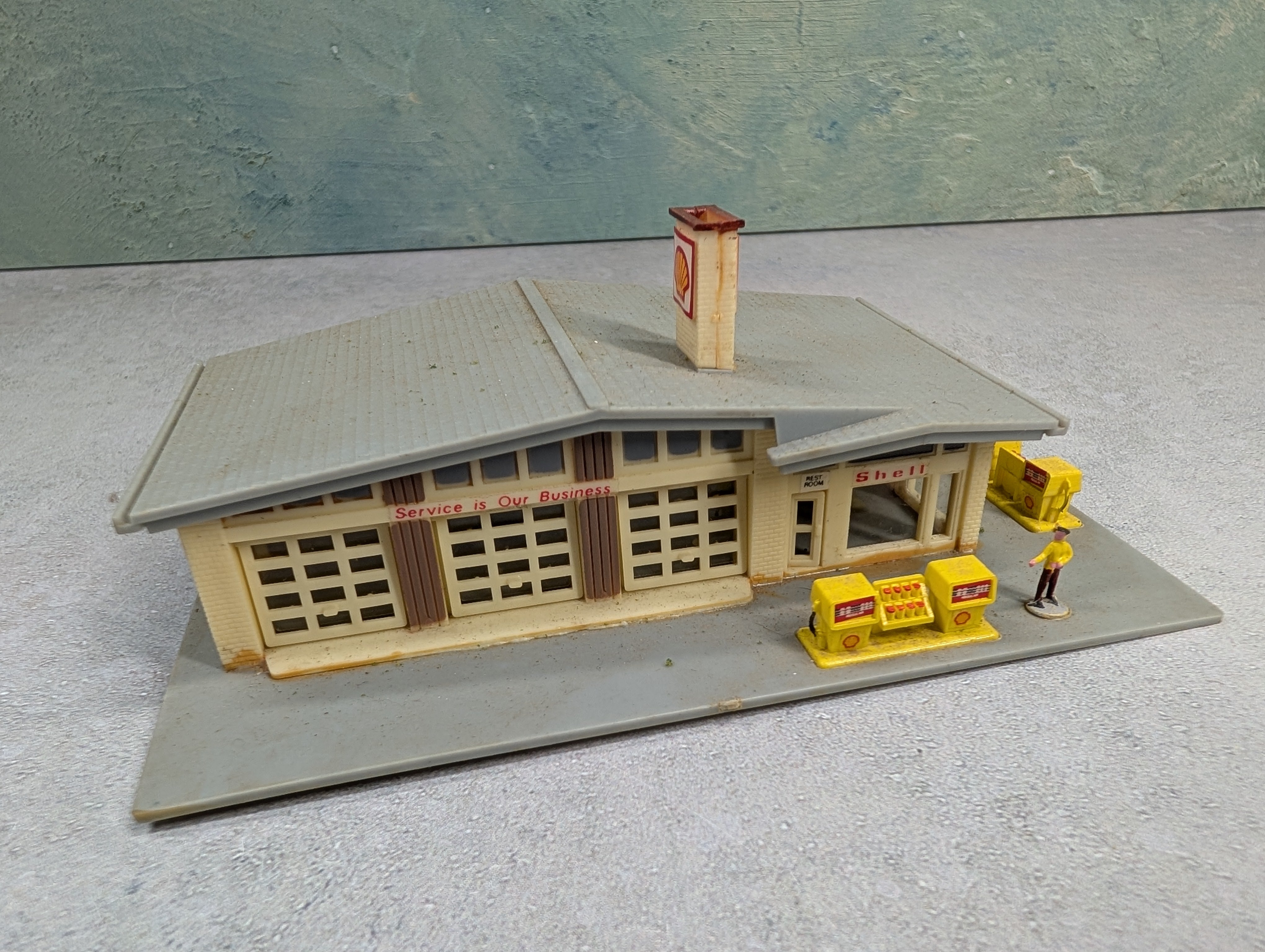USED Bachmann 7404 N Scale Shell Service Station