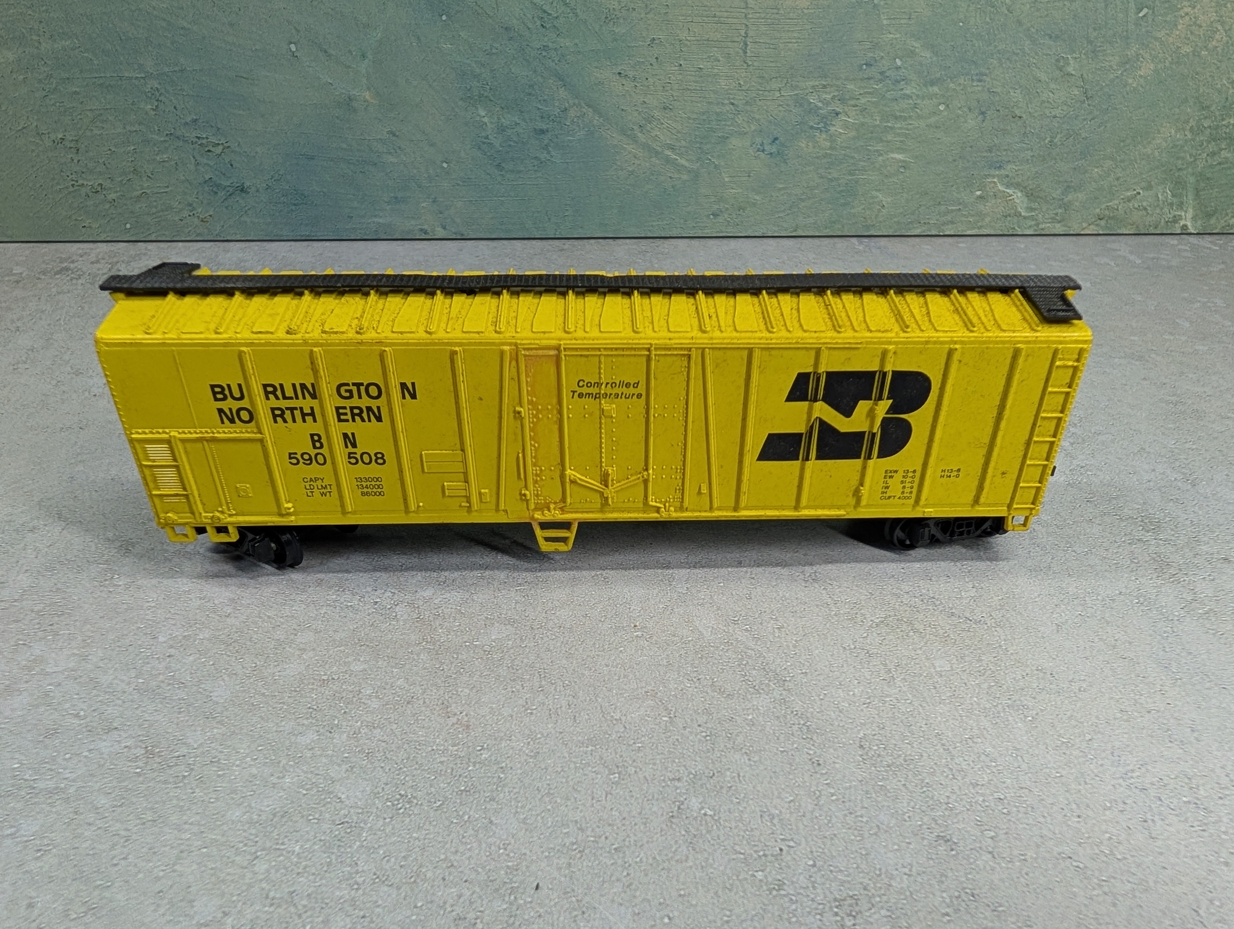 USED Bachmann HO Scale 50' Reefer Box Car Burlington Northern BN #590508