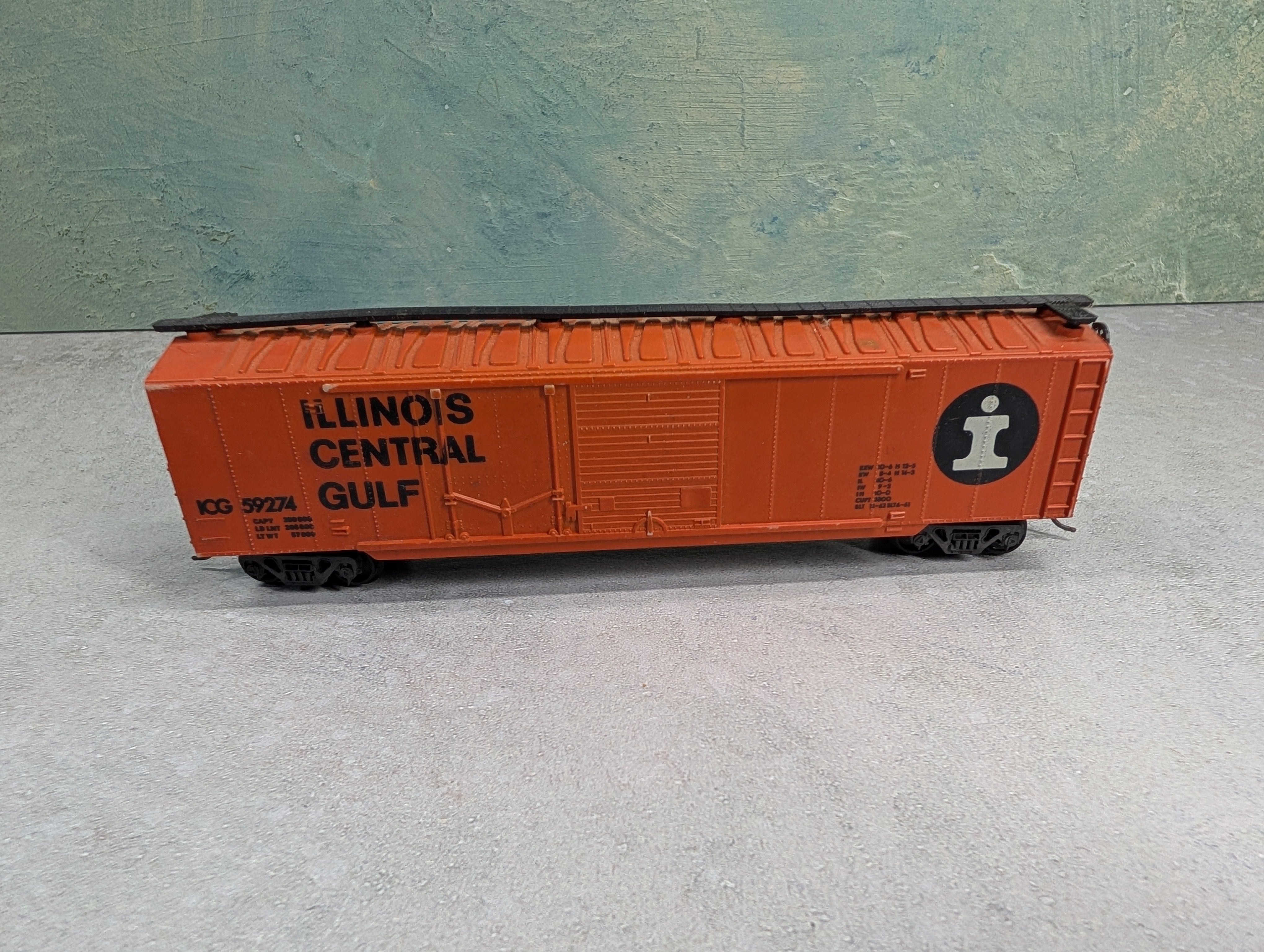 USED AHM HO Scale 50' Box Car Illinois Central Gulf ICG #59274