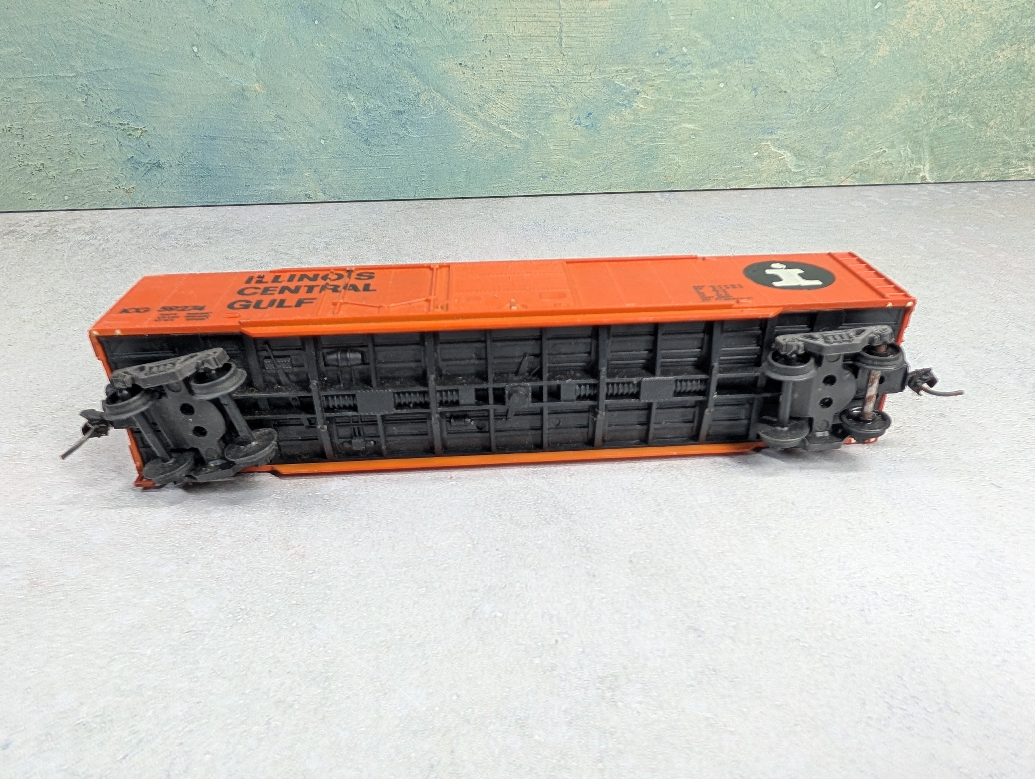 USED AHM HO Scale 50' Box Car Illinois Central Gulf ICG #59274