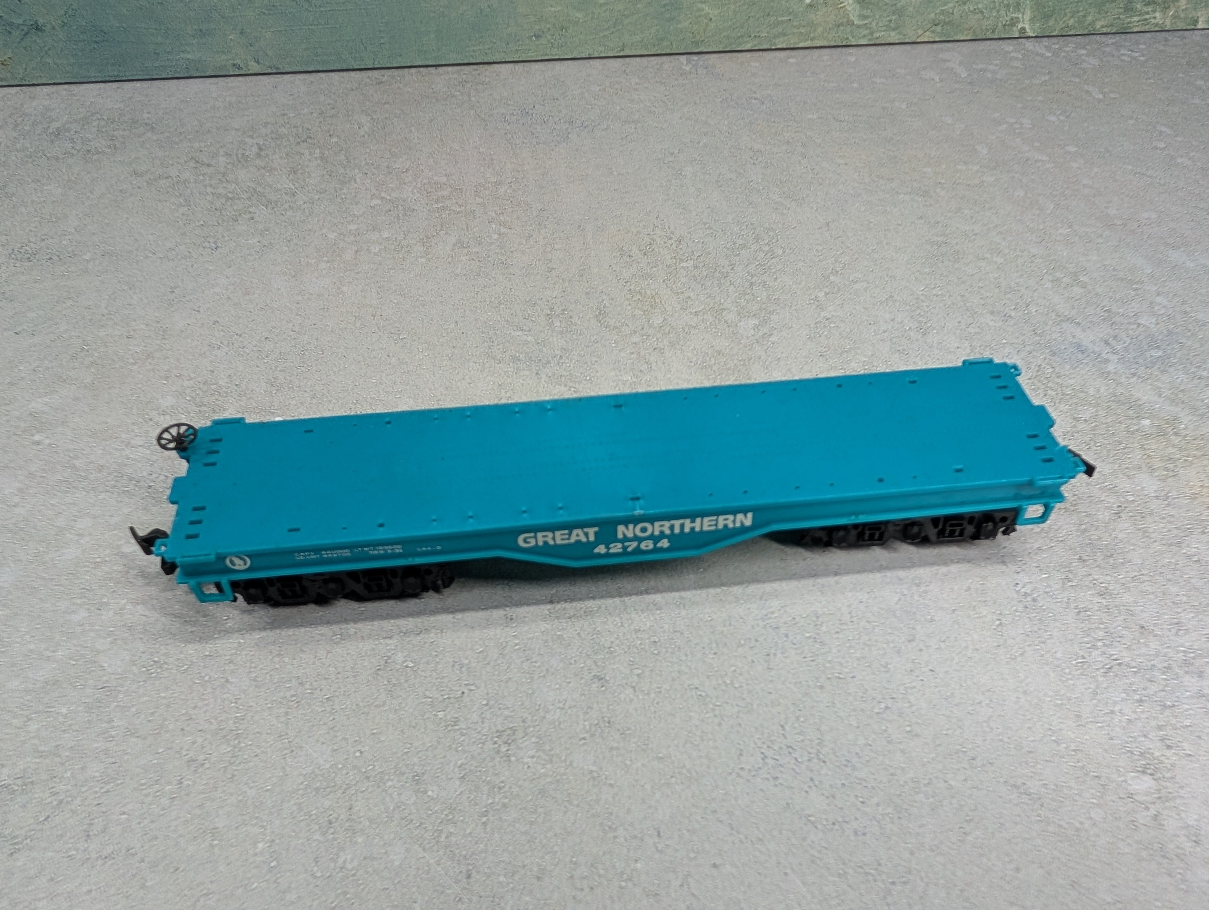 USED Bachmann HO Scale Heavy Duty Flat Car Great Northern #42764