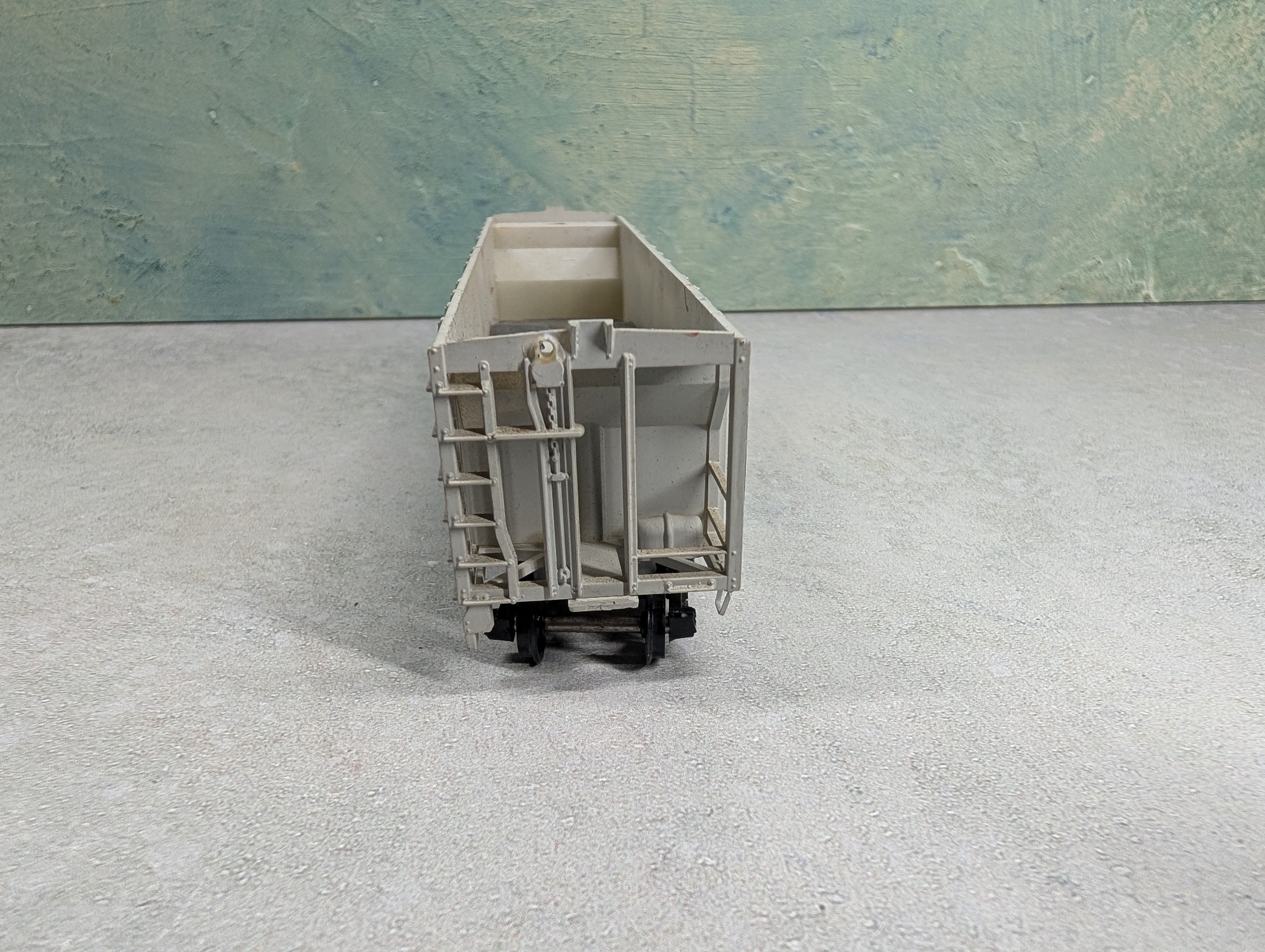USED AHM HO Scale 3 Bay Hopper Great Western Malting Co NAHX #52640 Missing Parts