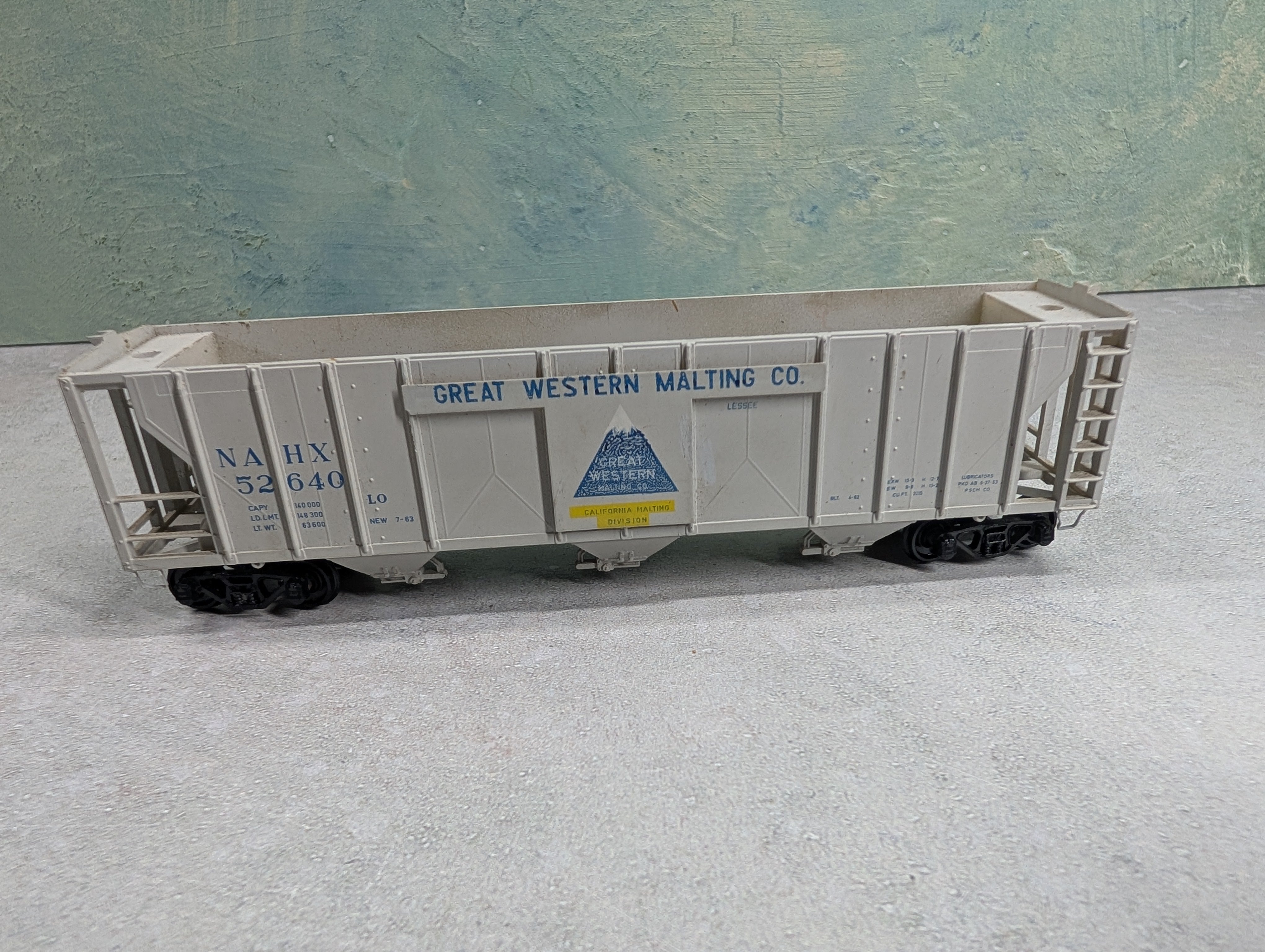 USED AHM HO Scale 3 Bay Hopper Great Western Malting Co NAHX #52640 Missing Parts
