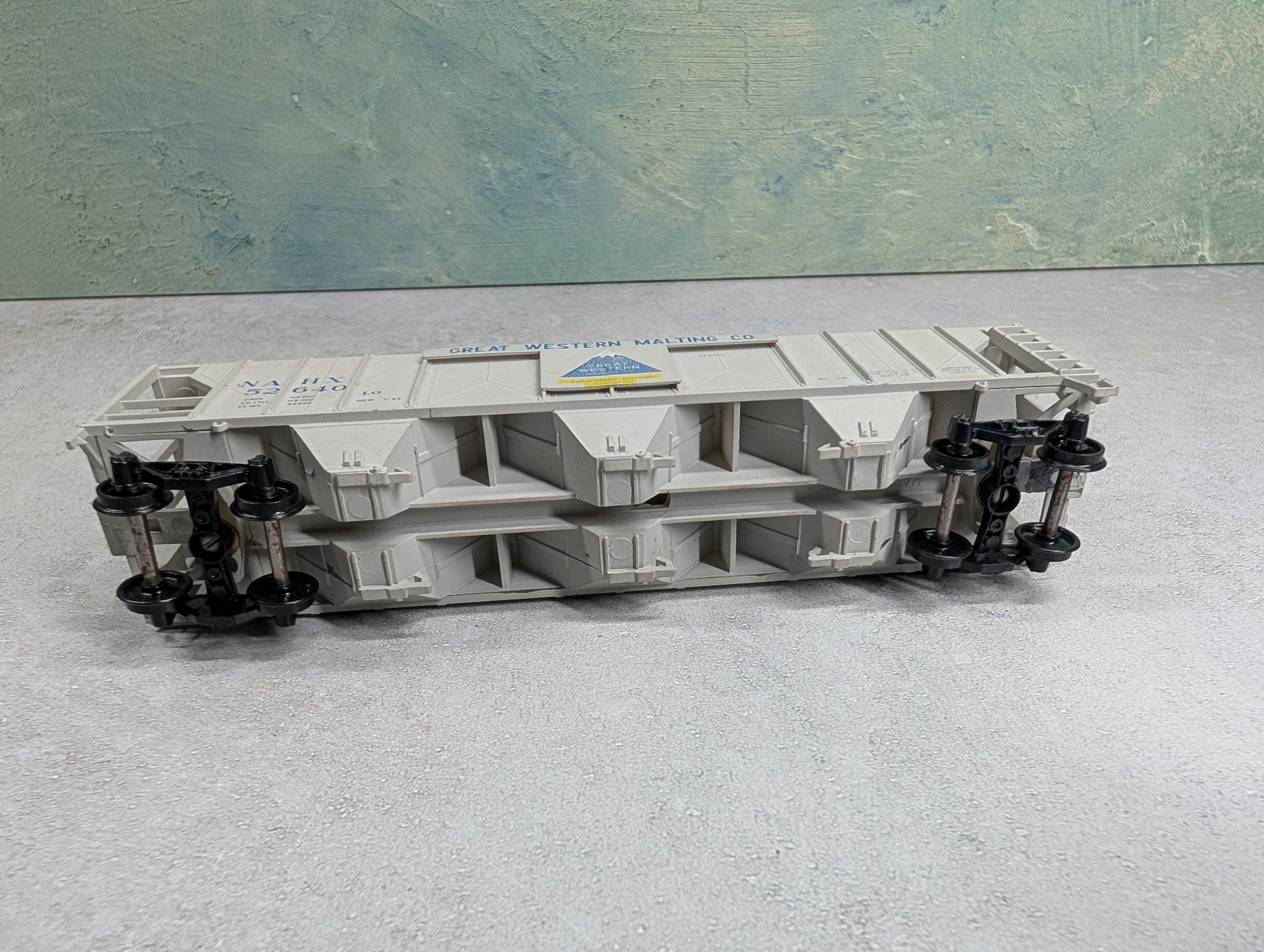 USED AHM HO Scale 3 Bay Hopper Great Western Malting Co NAHX #52640 Missing Parts