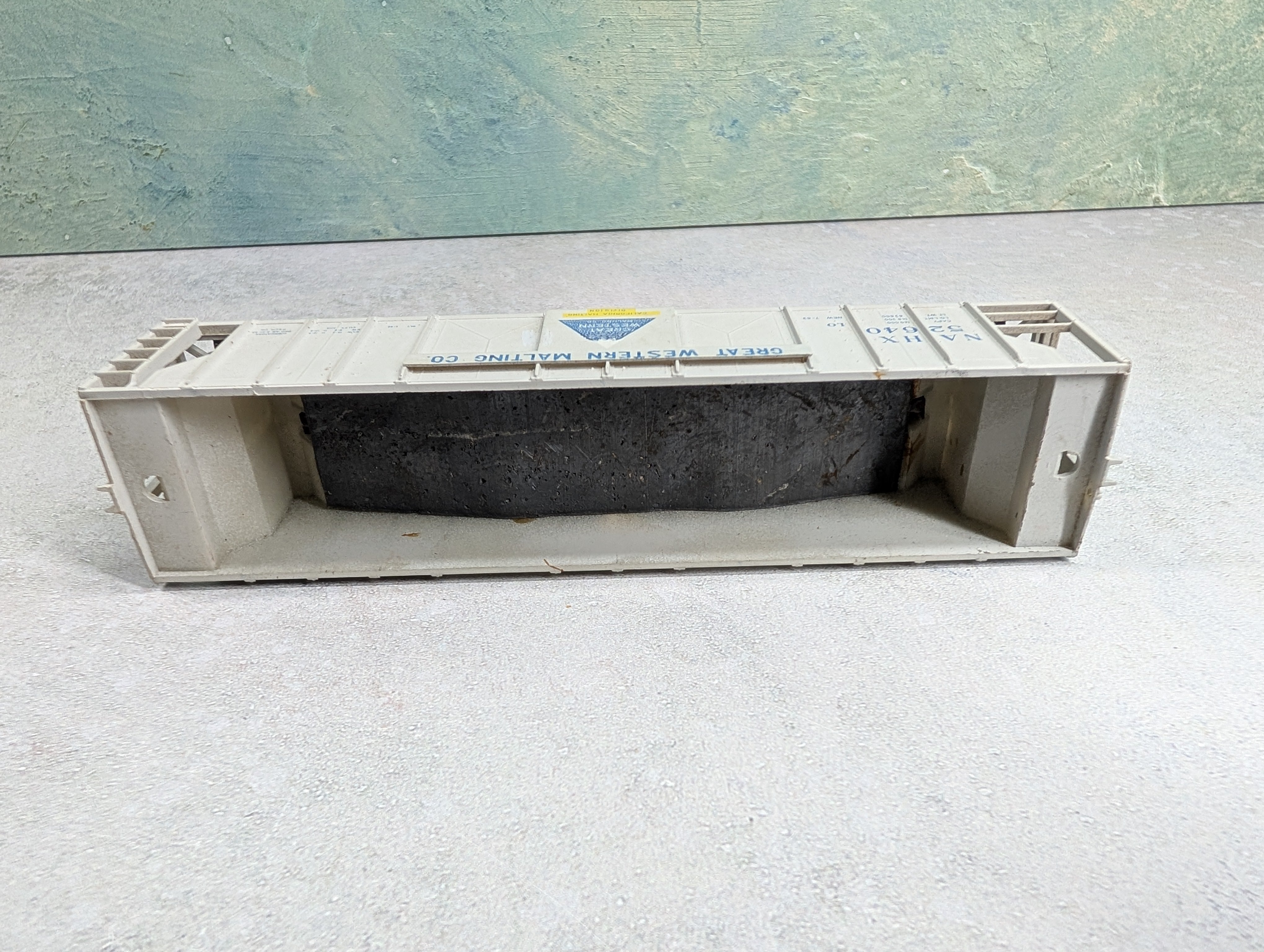 USED AHM HO Scale 3 Bay Hopper Great Western Malting Co NAHX #52640 Missing Parts