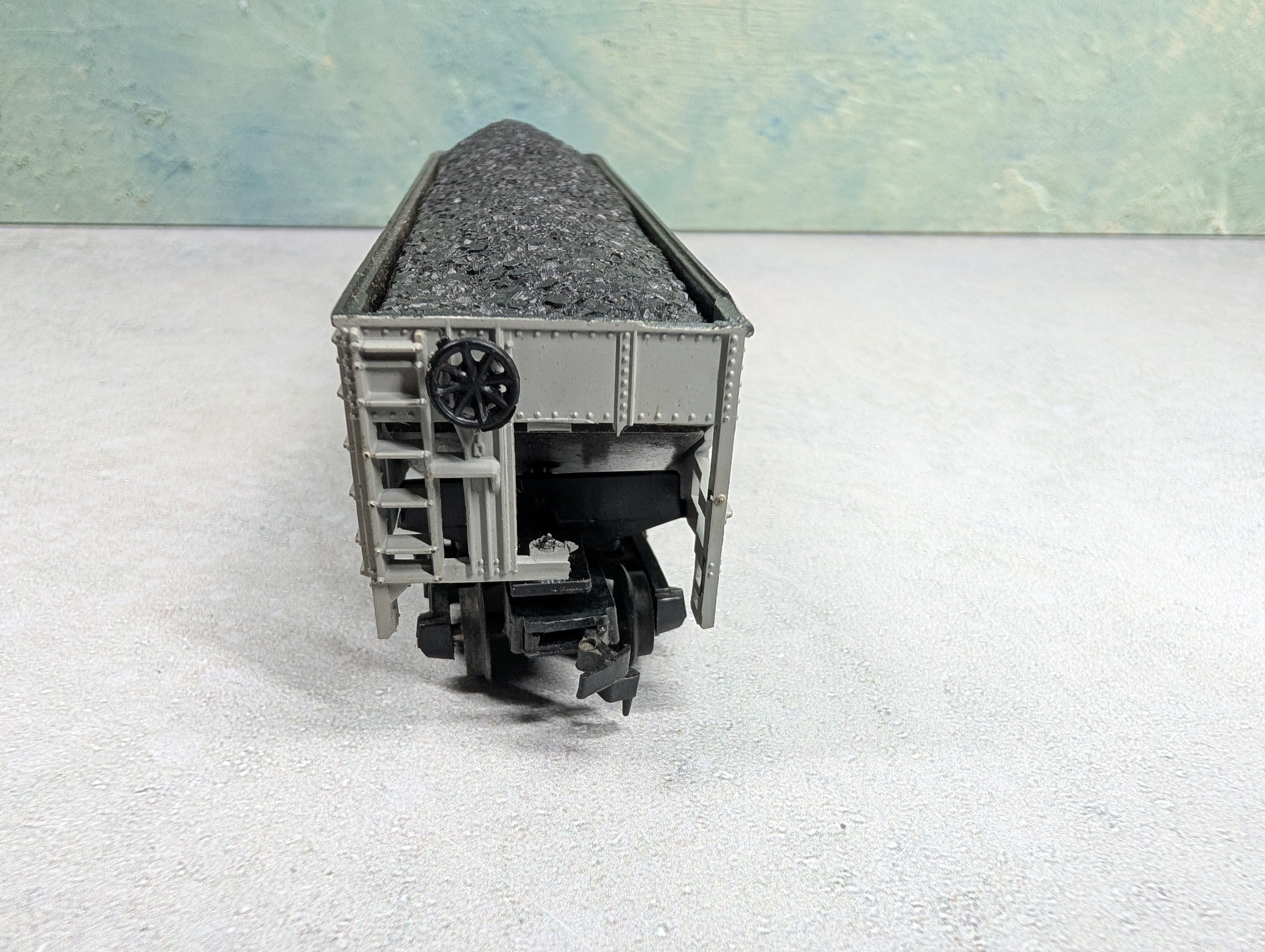 USED AHM HO Scale Quad Hopper Lehigh Valley TLDX #2722 w/ Coal Load