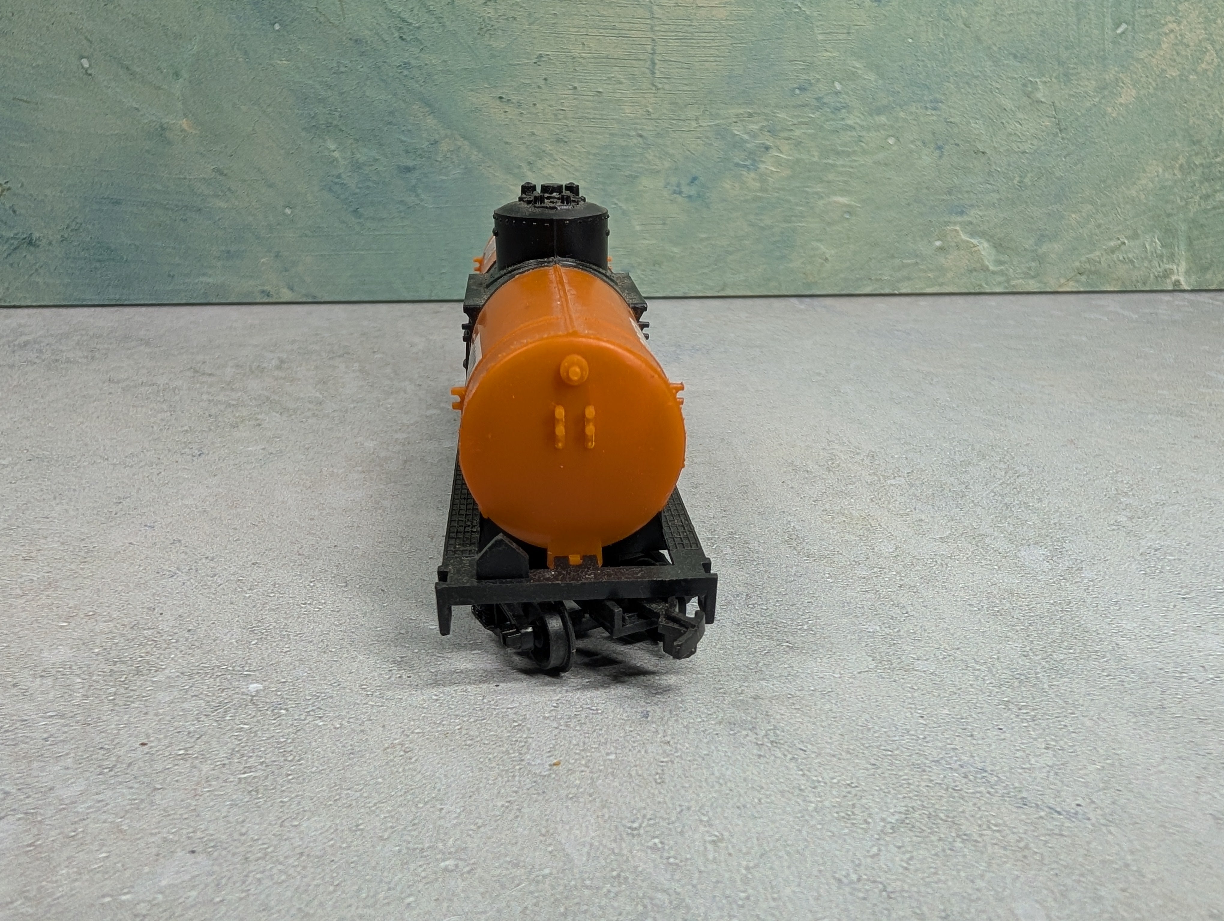 USED Life-Like HO Scale Single Dome Tank Car Hooker SHPX #5867