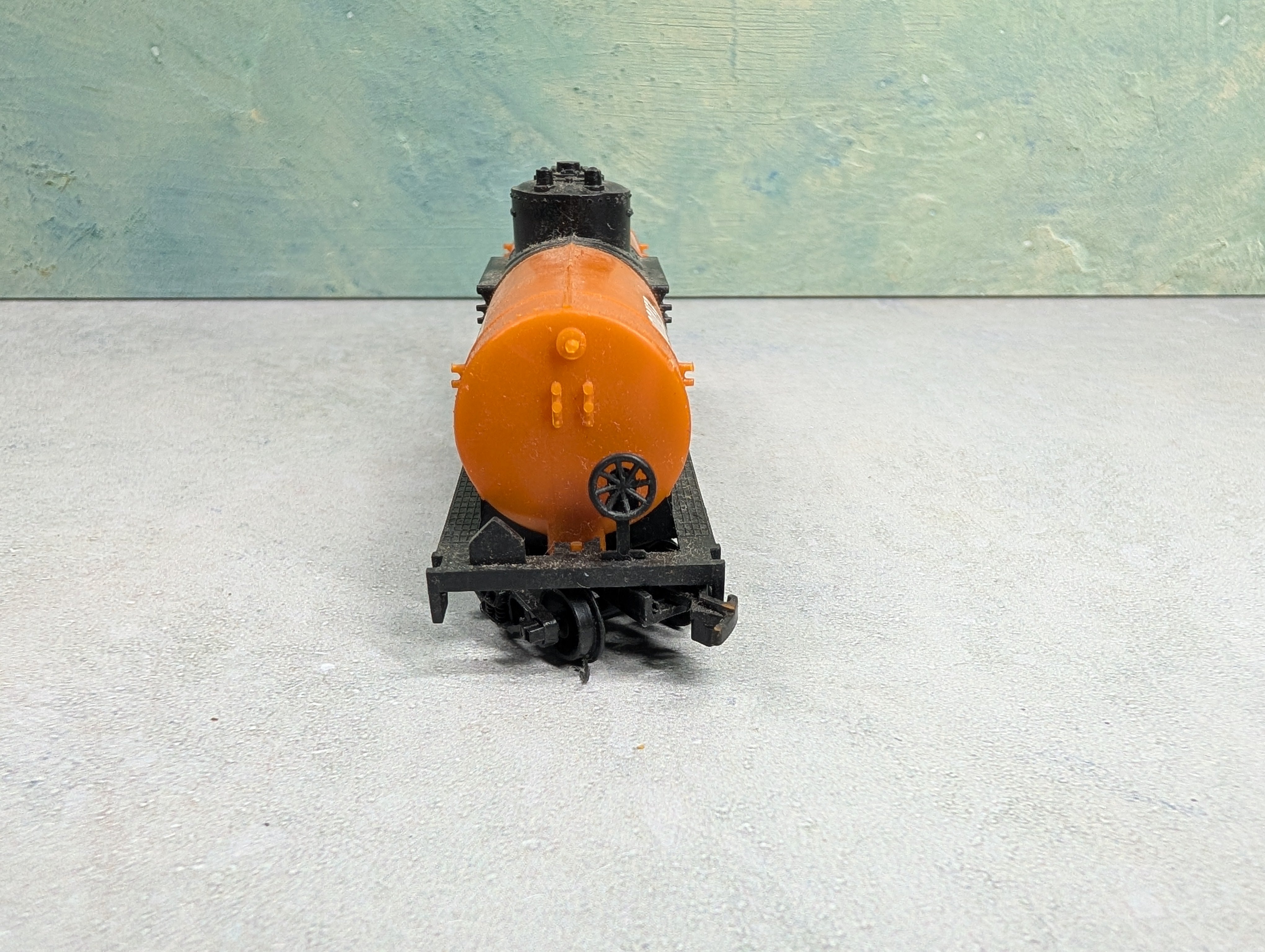 USED Life-Like HO Scale Single Dome Tank Car Hooker SHPX #5867