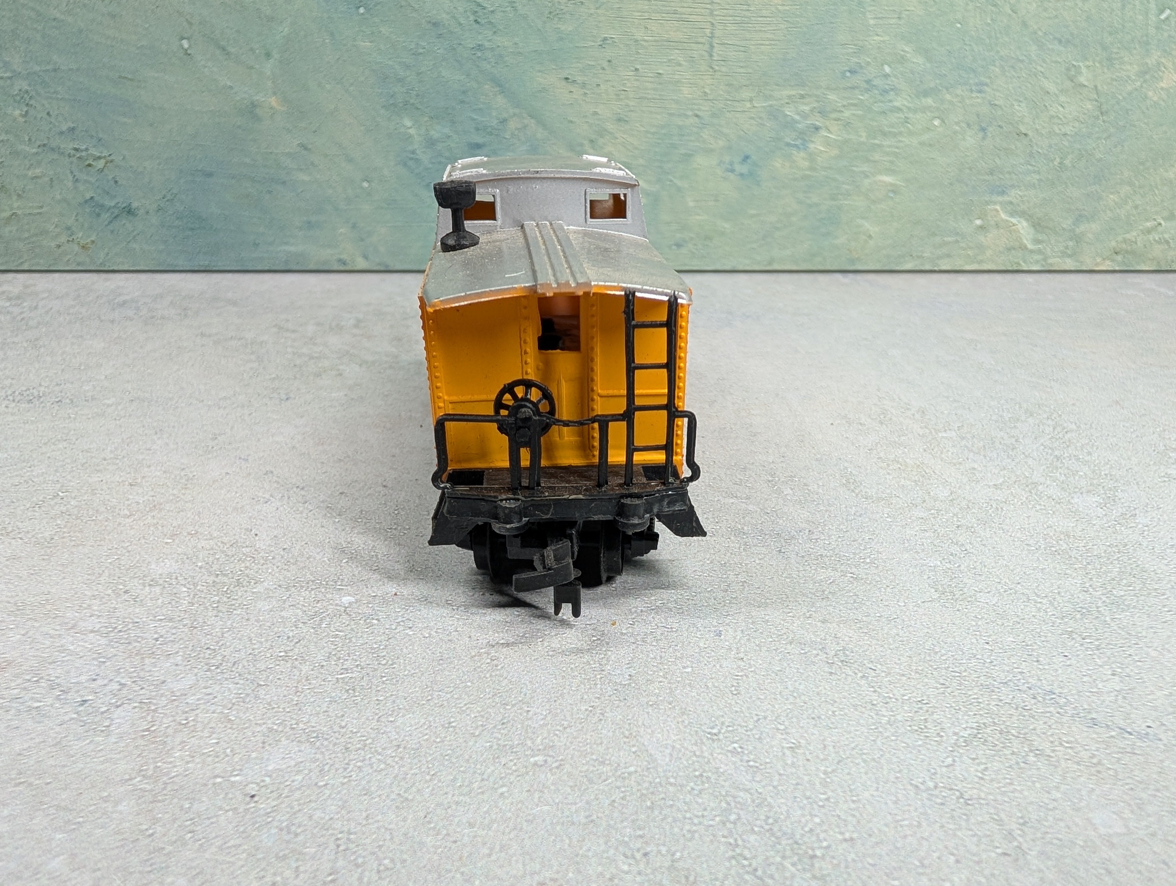 USED Life-Like HO Scale Caboose Chessie System WM #1872