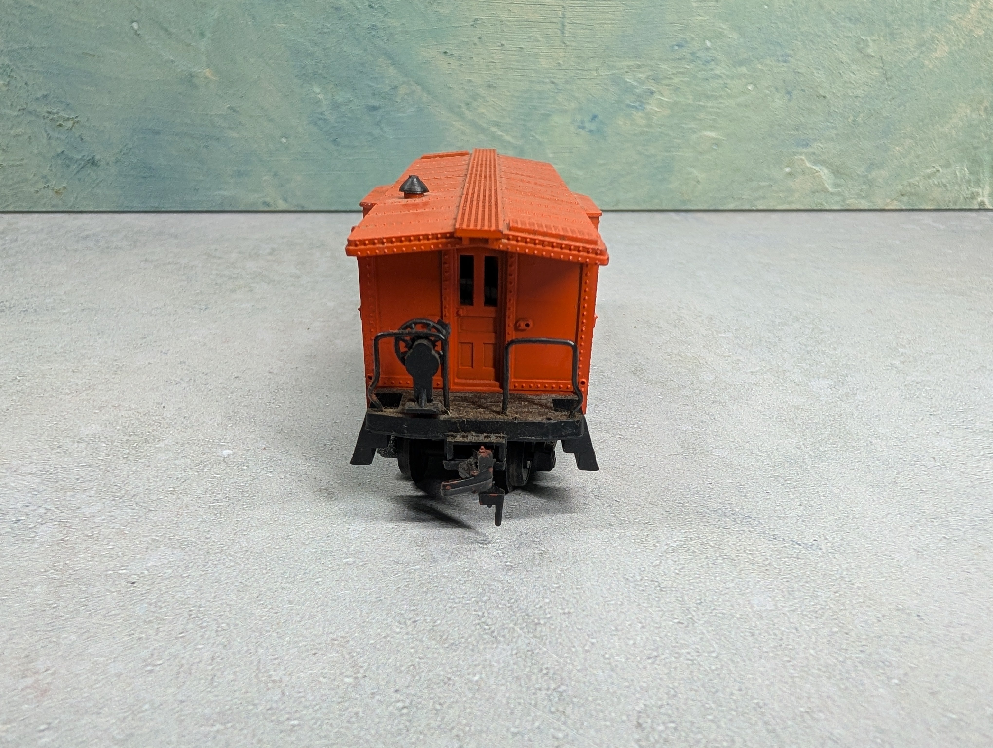 USED HO Scale Bay Window Caboose Milwaukee Road #01803