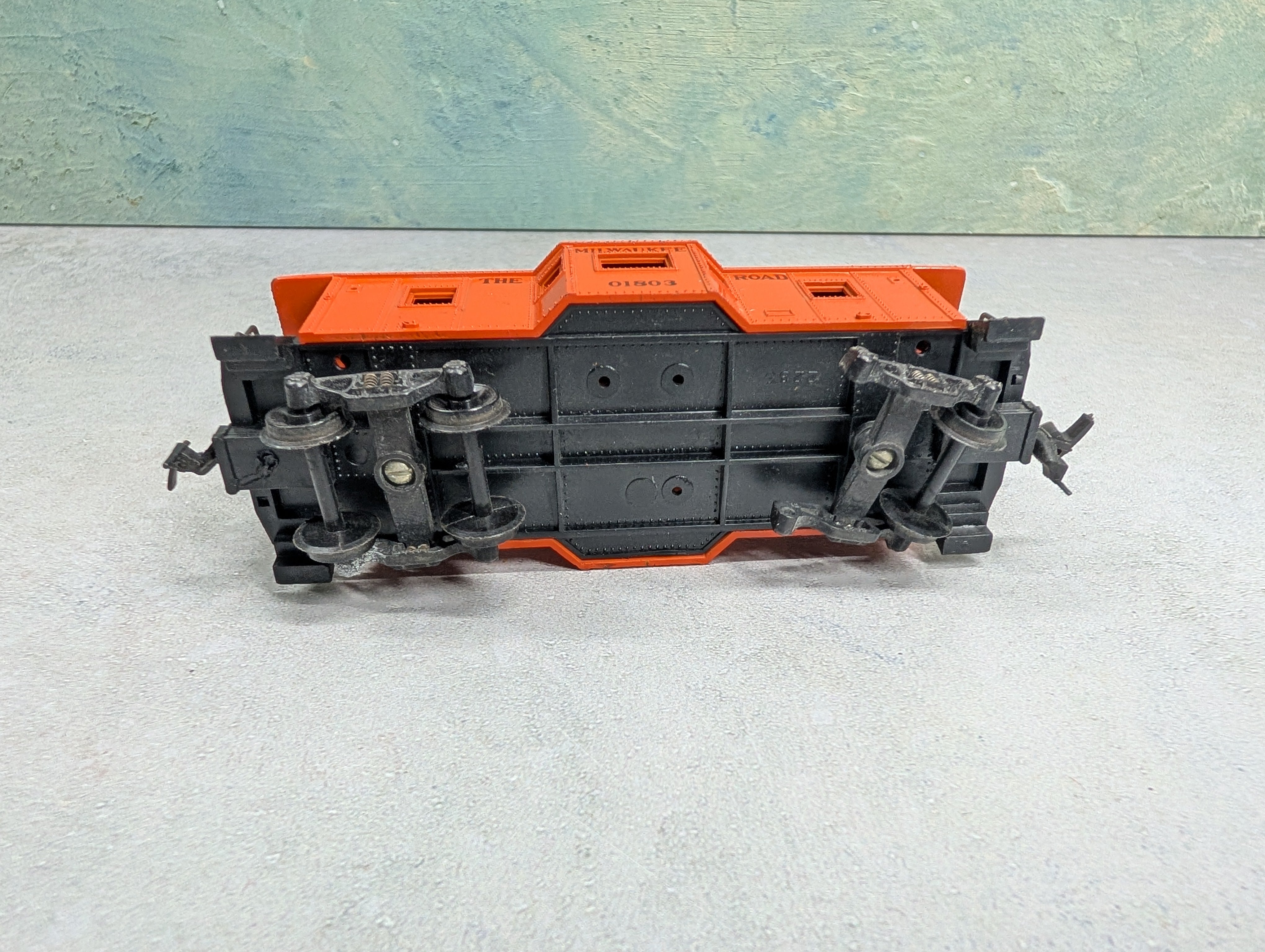 USED HO Scale Bay Window Caboose Milwaukee Road #01803