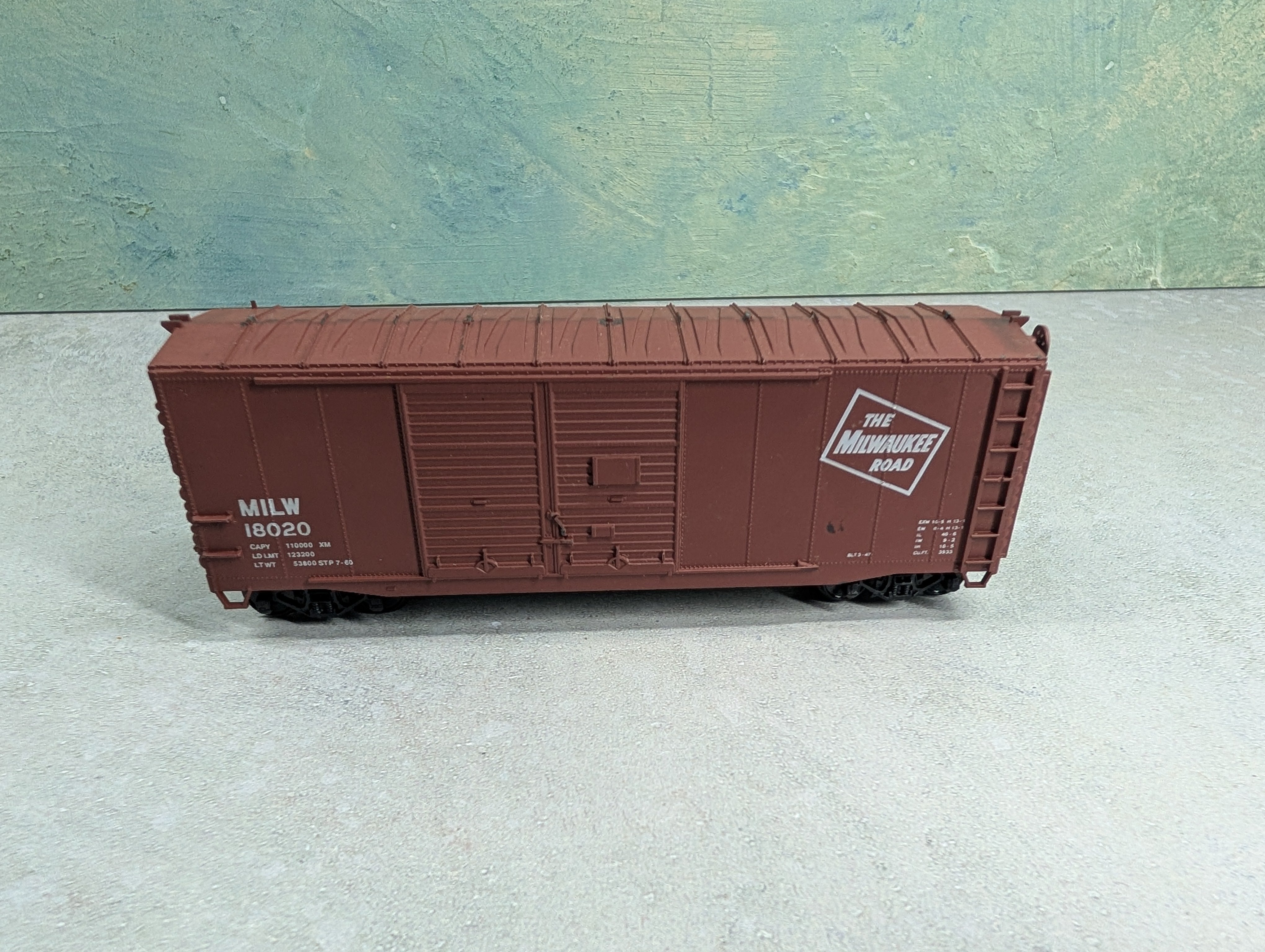 USED Accurail HO Scale 40' DD Box Car Milwaukee Road MILW #18020