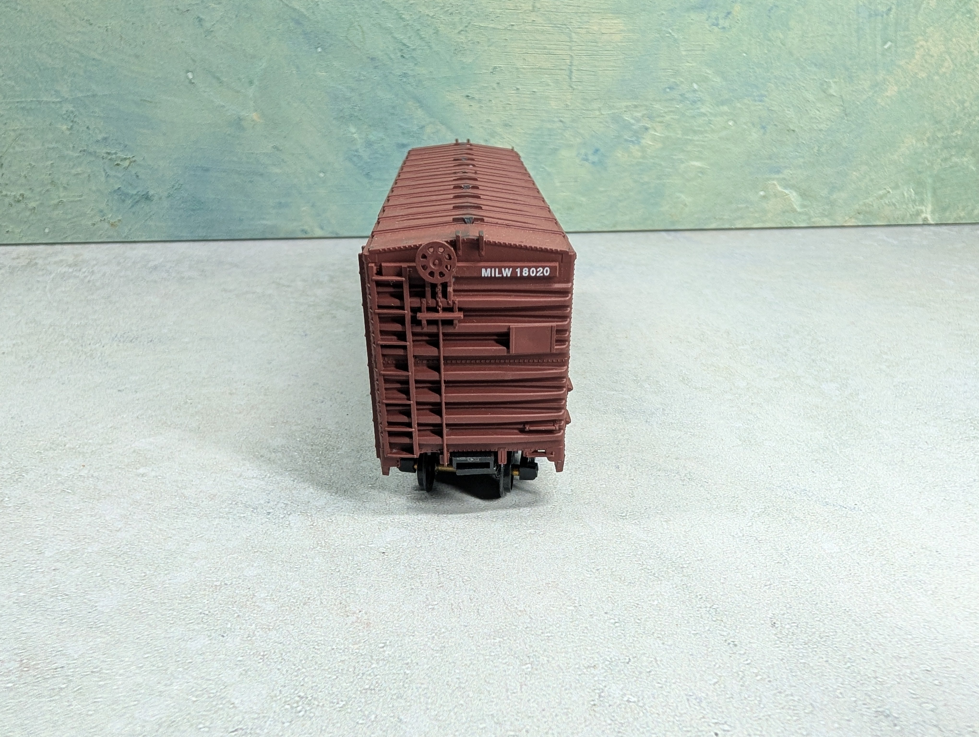 USED Accurail HO Scale 40' DD Box Car Milwaukee Road MILW #18020