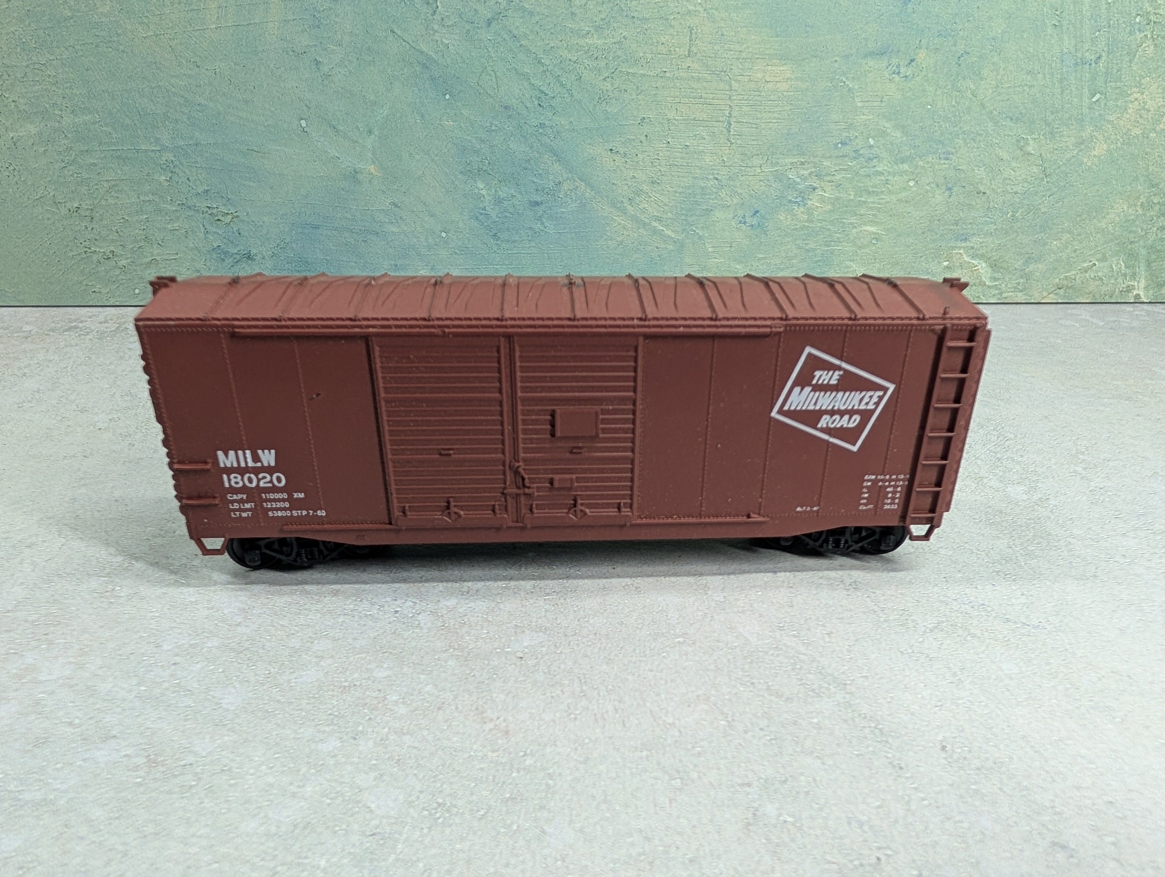 USED Accurail HO Scale 40' DD Box Car Milwaukee Road MILW #18020
