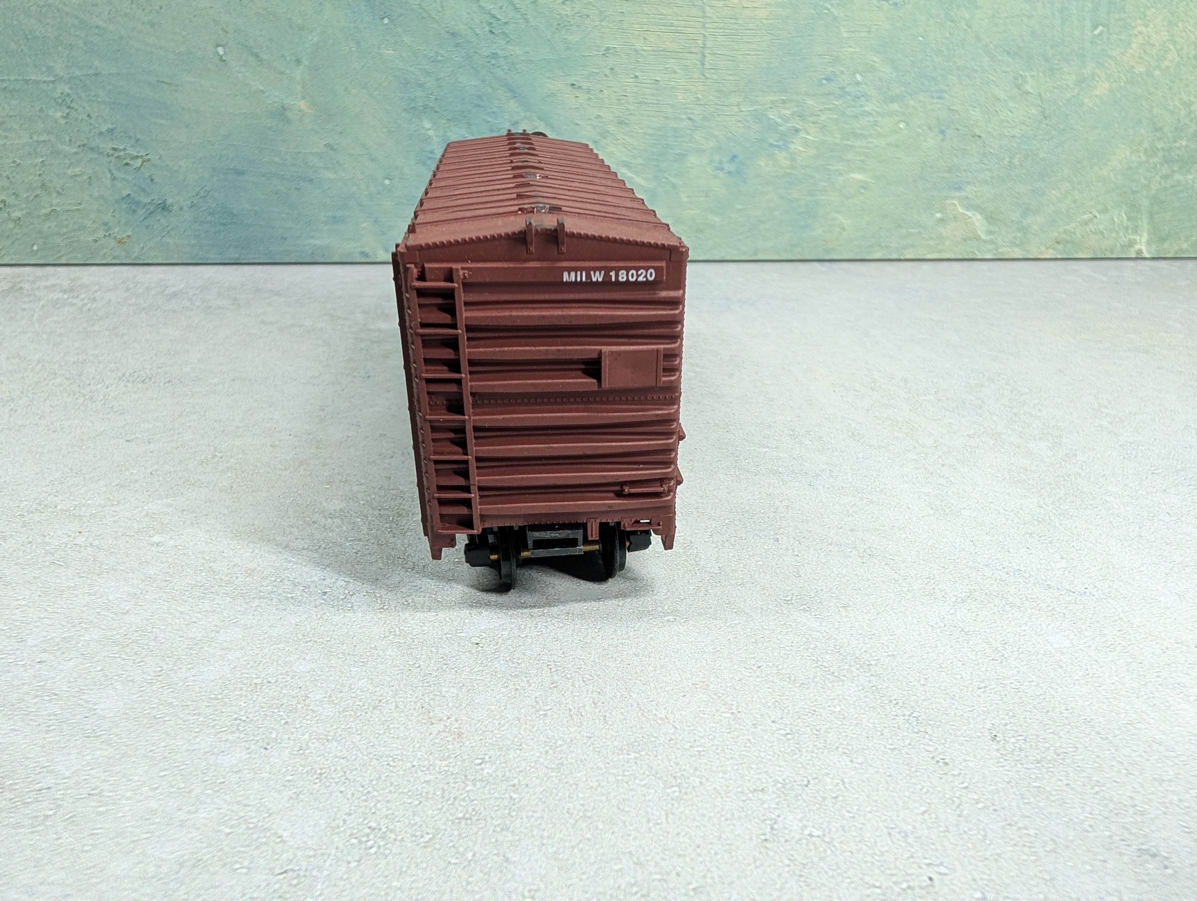 USED Accurail HO Scale 40' DD Box Car Milwaukee Road MILW #18020