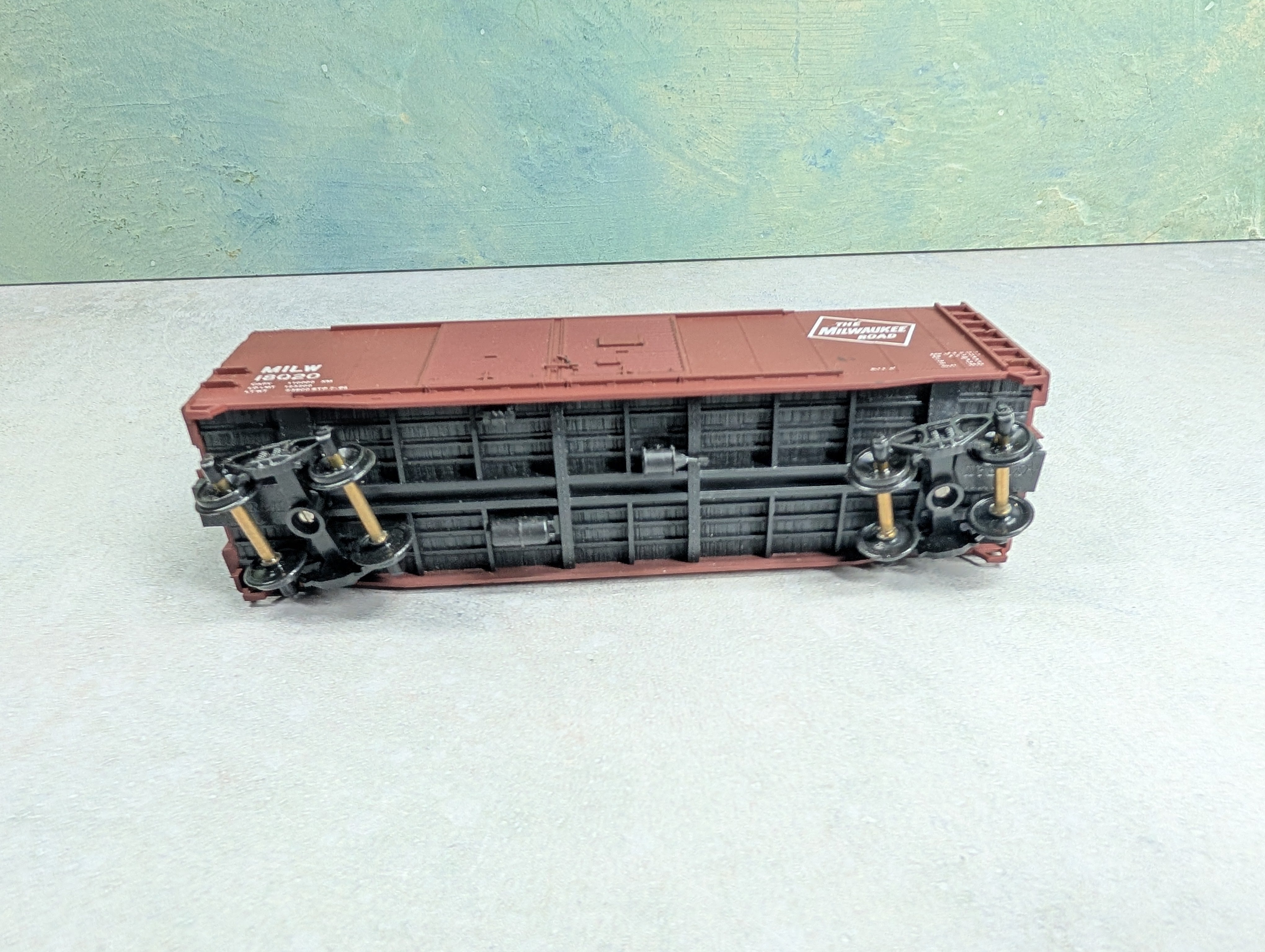 USED Accurail HO Scale 40' DD Box Car Milwaukee Road MILW #18020