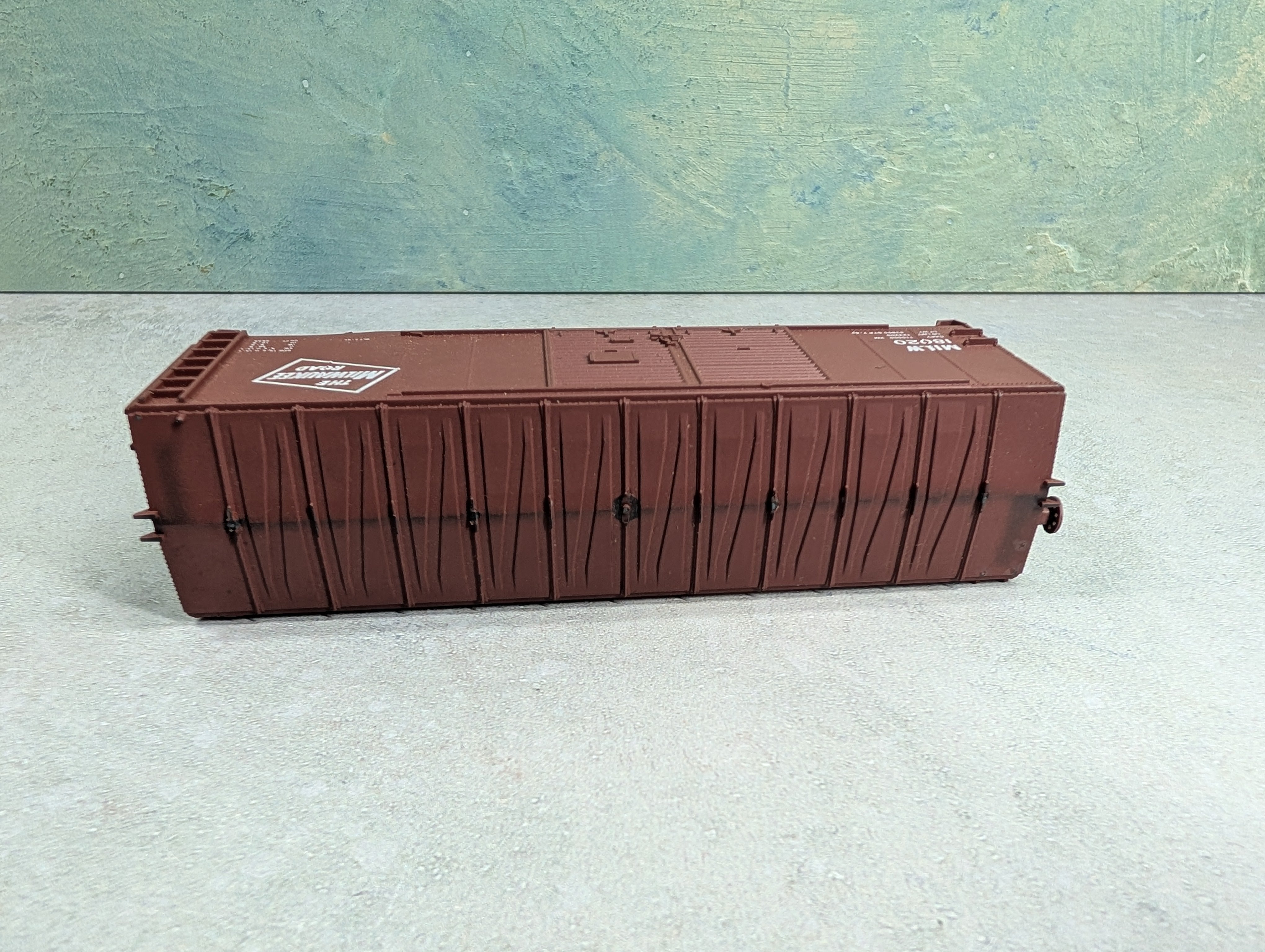 USED Accurail HO Scale 40' DD Box Car Milwaukee Road MILW #18020