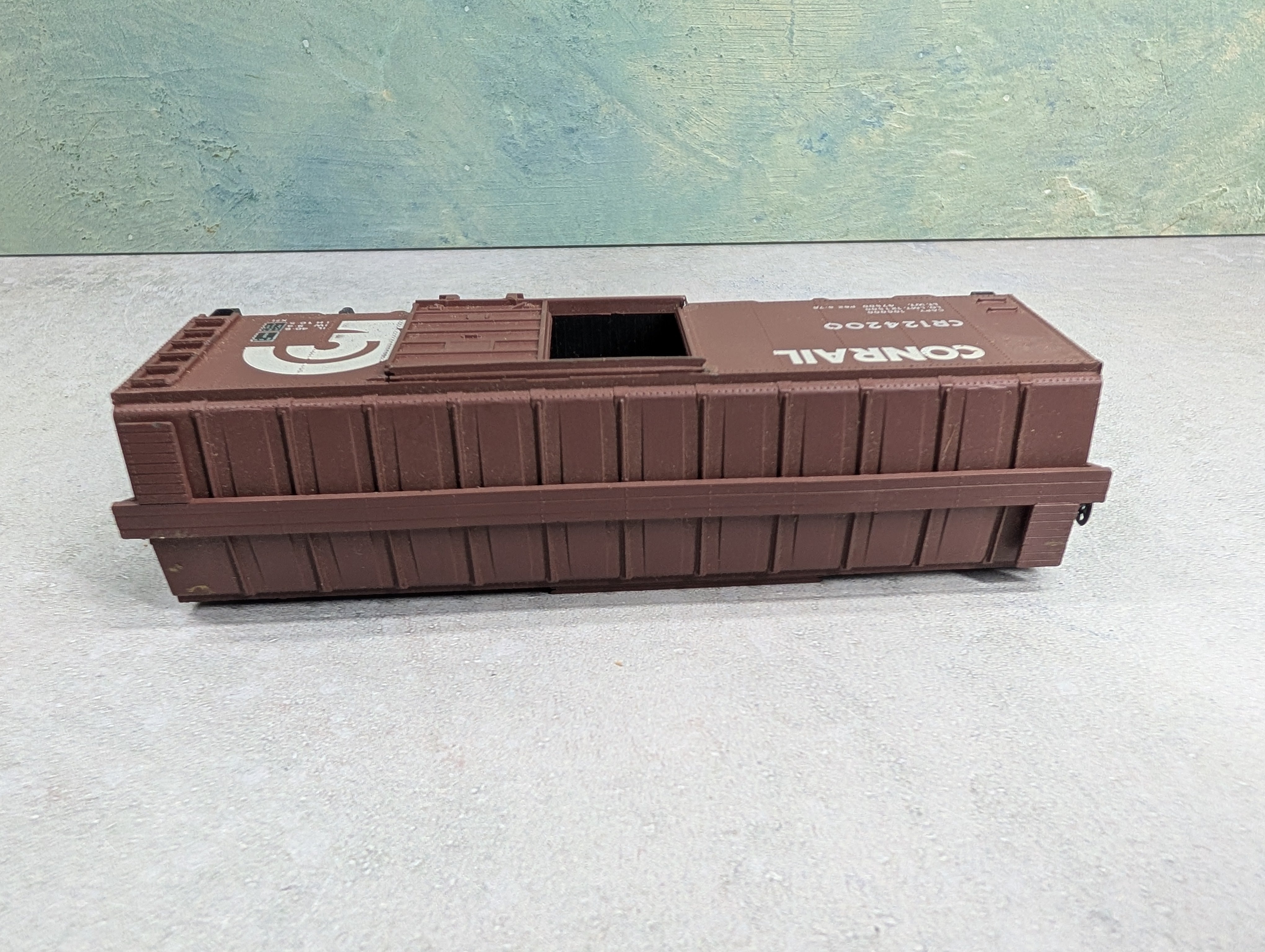 USED Roundhouse HO Scale 40' Box Car Conrail CR #124200