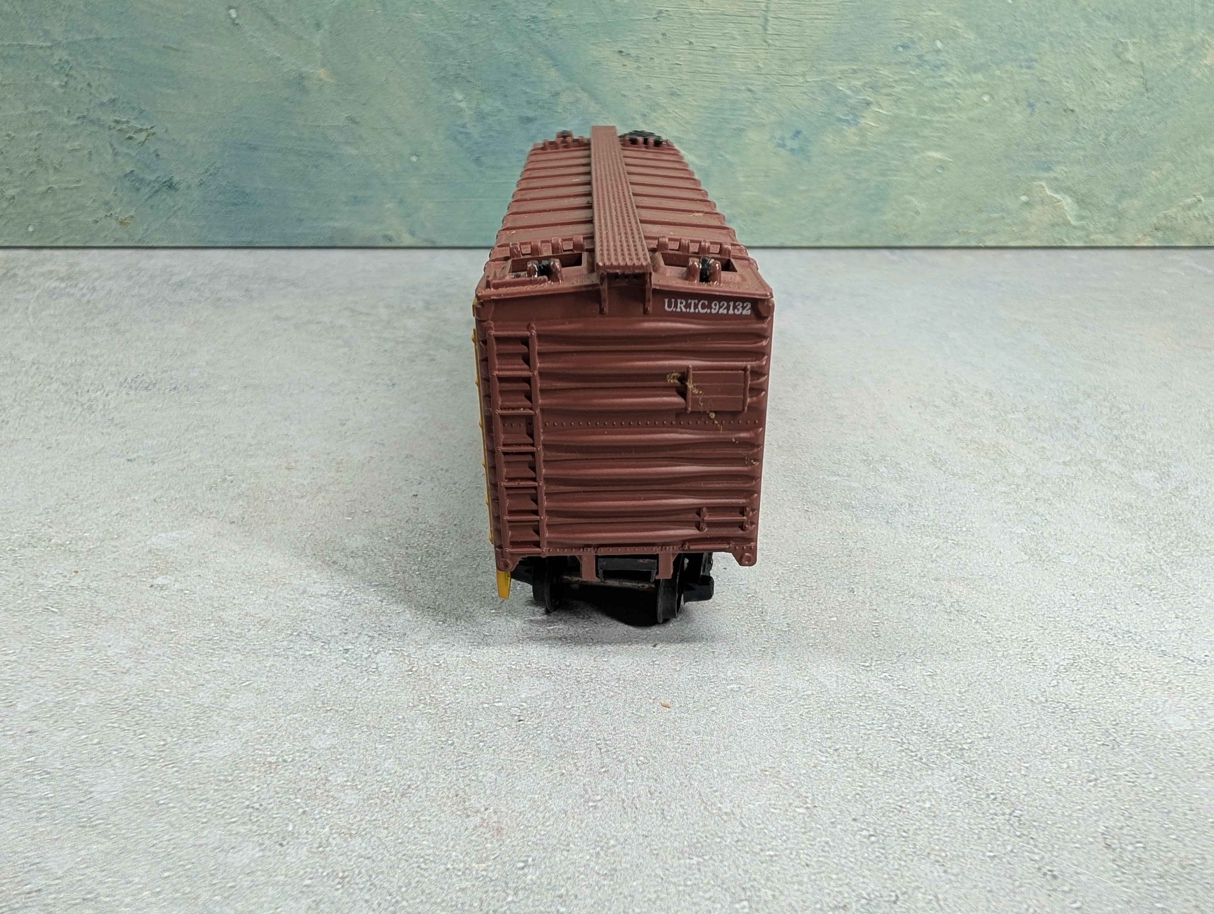 USED Athearn HO Scale 40' Wooden Reefer Box Car Schlitz URTCo #92132