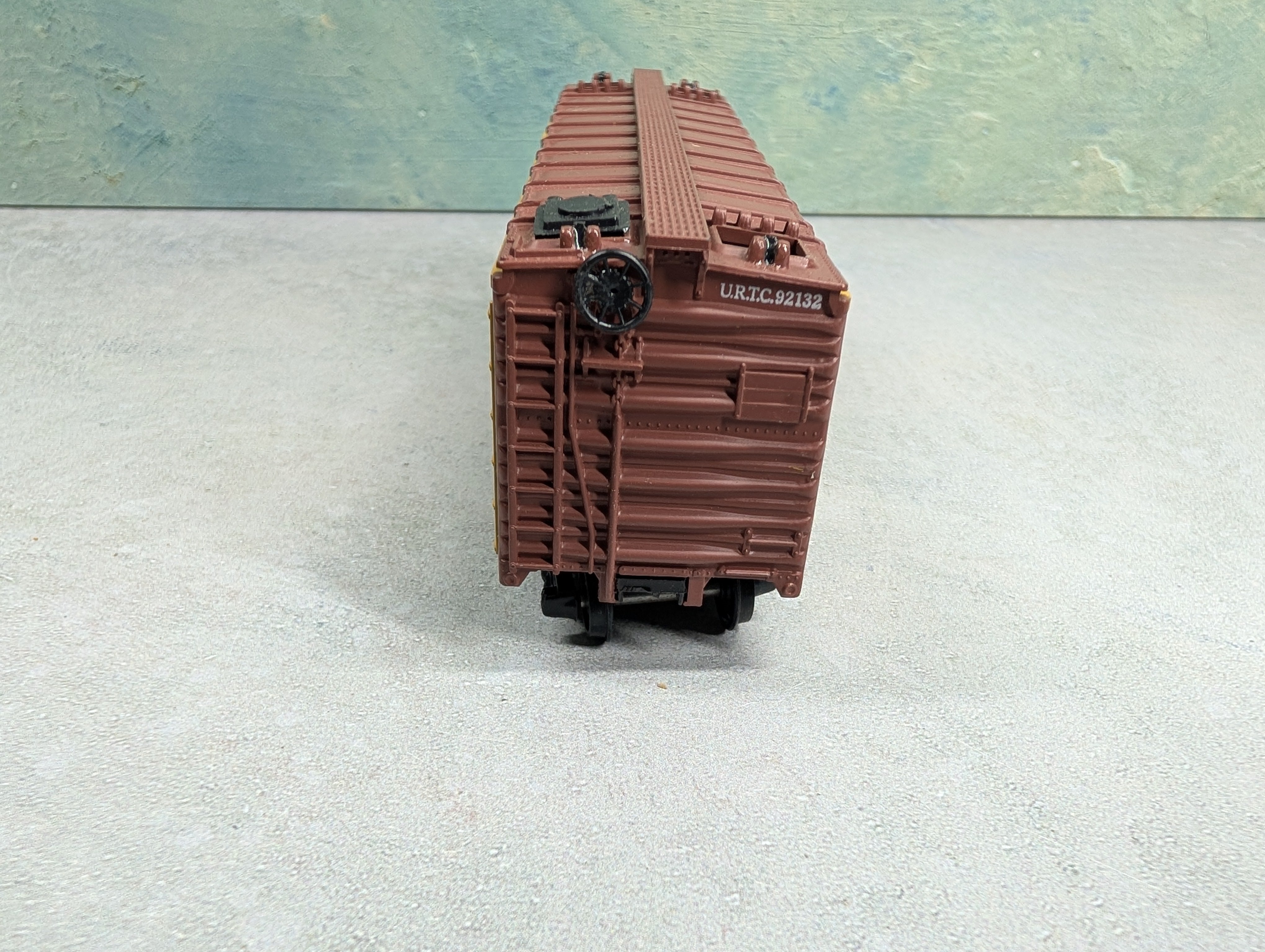 USED Athearn HO Scale 40' Wooden Reefer Box Car Schlitz URTCo #92132