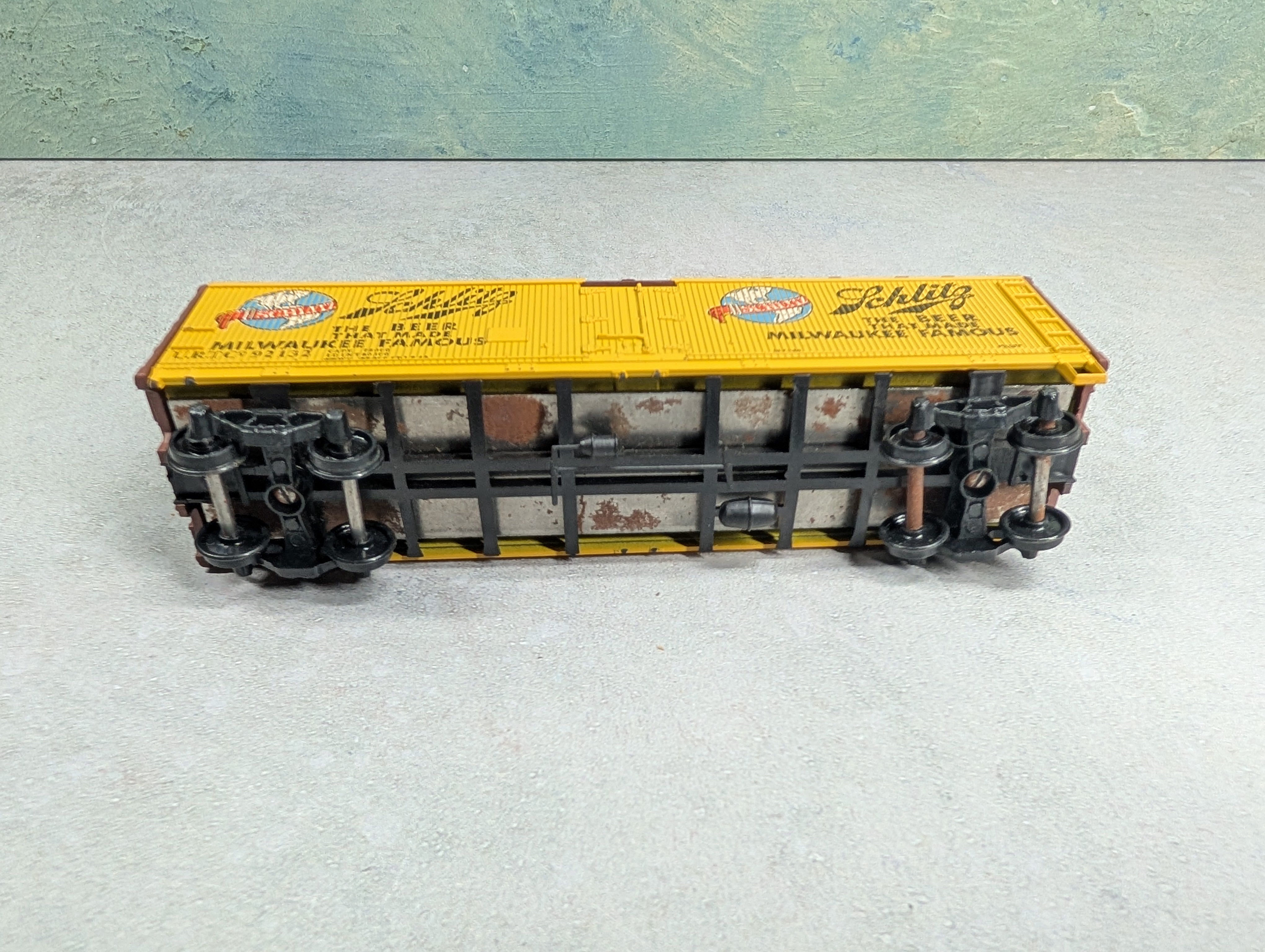 USED Athearn HO Scale 40' Wooden Reefer Box Car Schlitz URTCo #92132