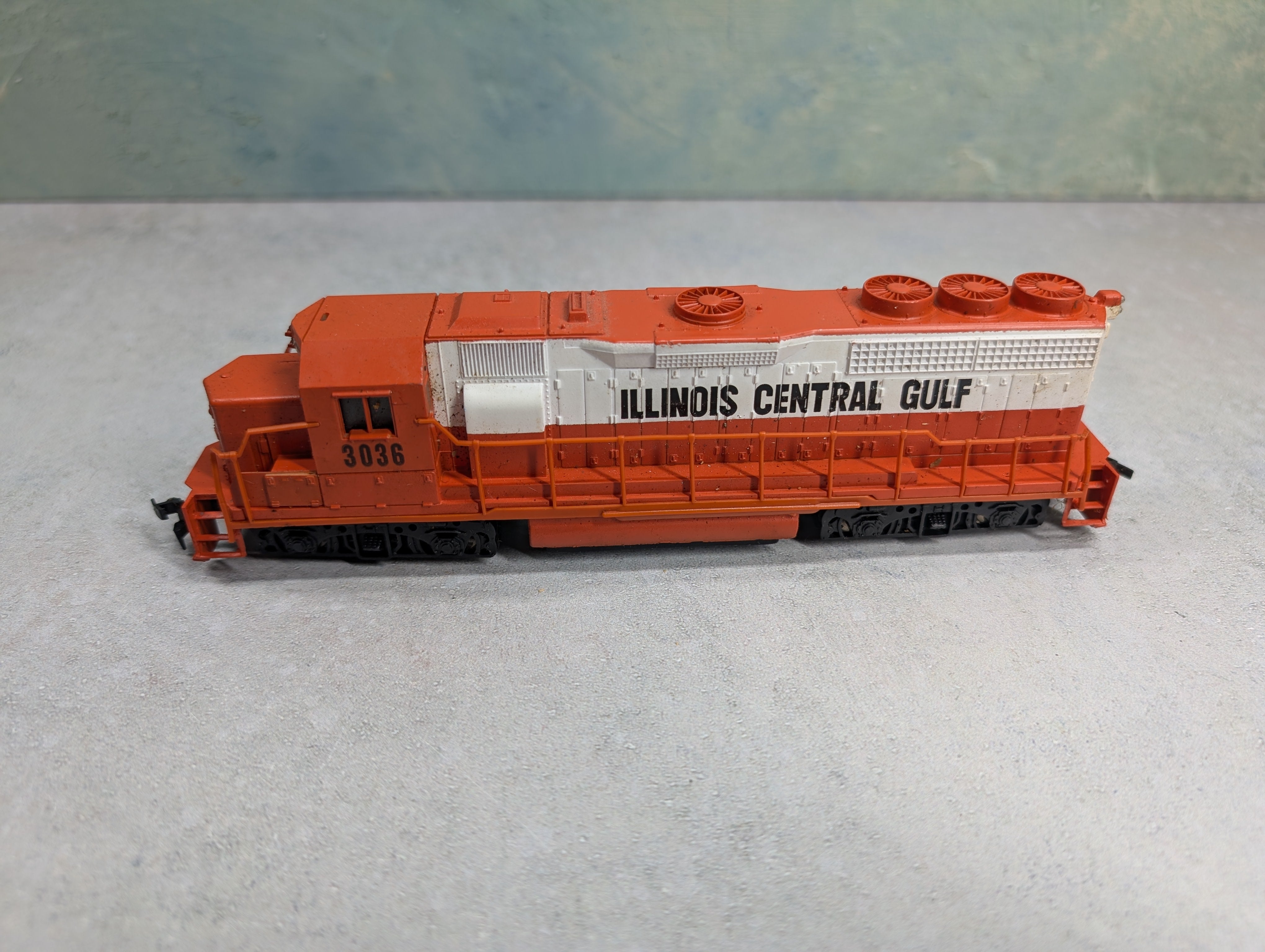 USED Bachmann HO Scale Diesel Locomotive Illinois Central Gulf #3036 Runs DC