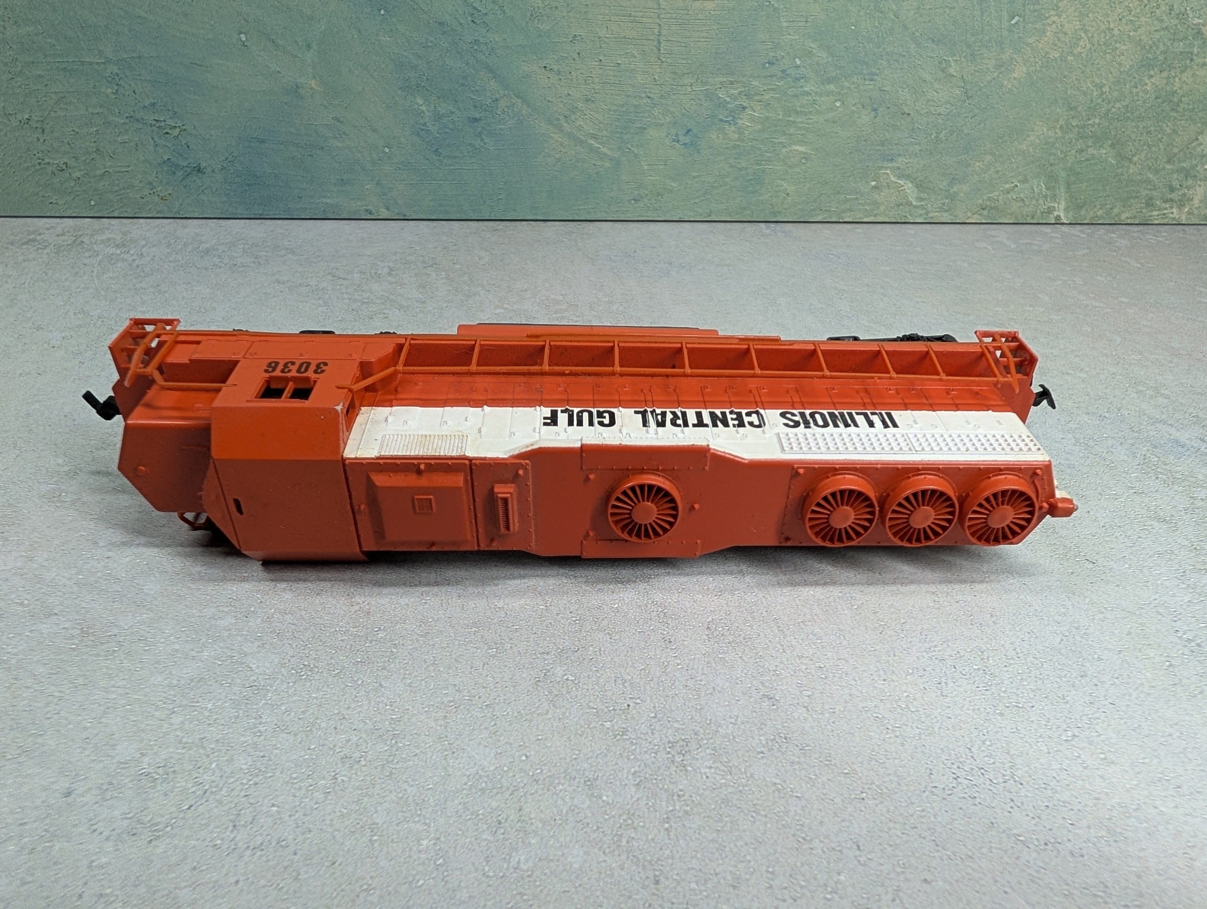 USED Bachmann HO Scale Diesel Locomotive Illinois Central Gulf #3036 Runs DC