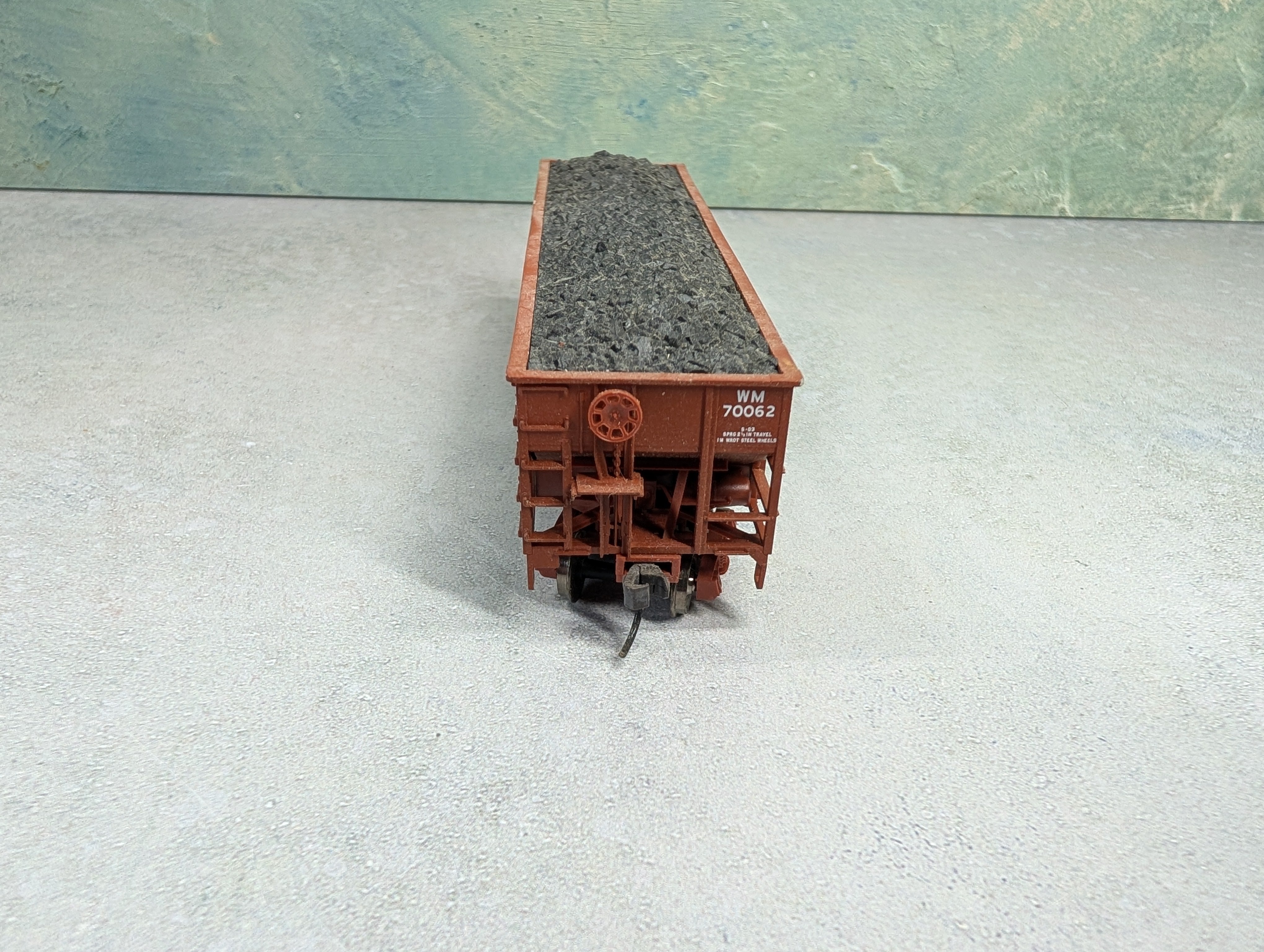 USED Atlas HO Scale 3 Bay Hopper Western Maryland WM #70062 w/ Coal Load