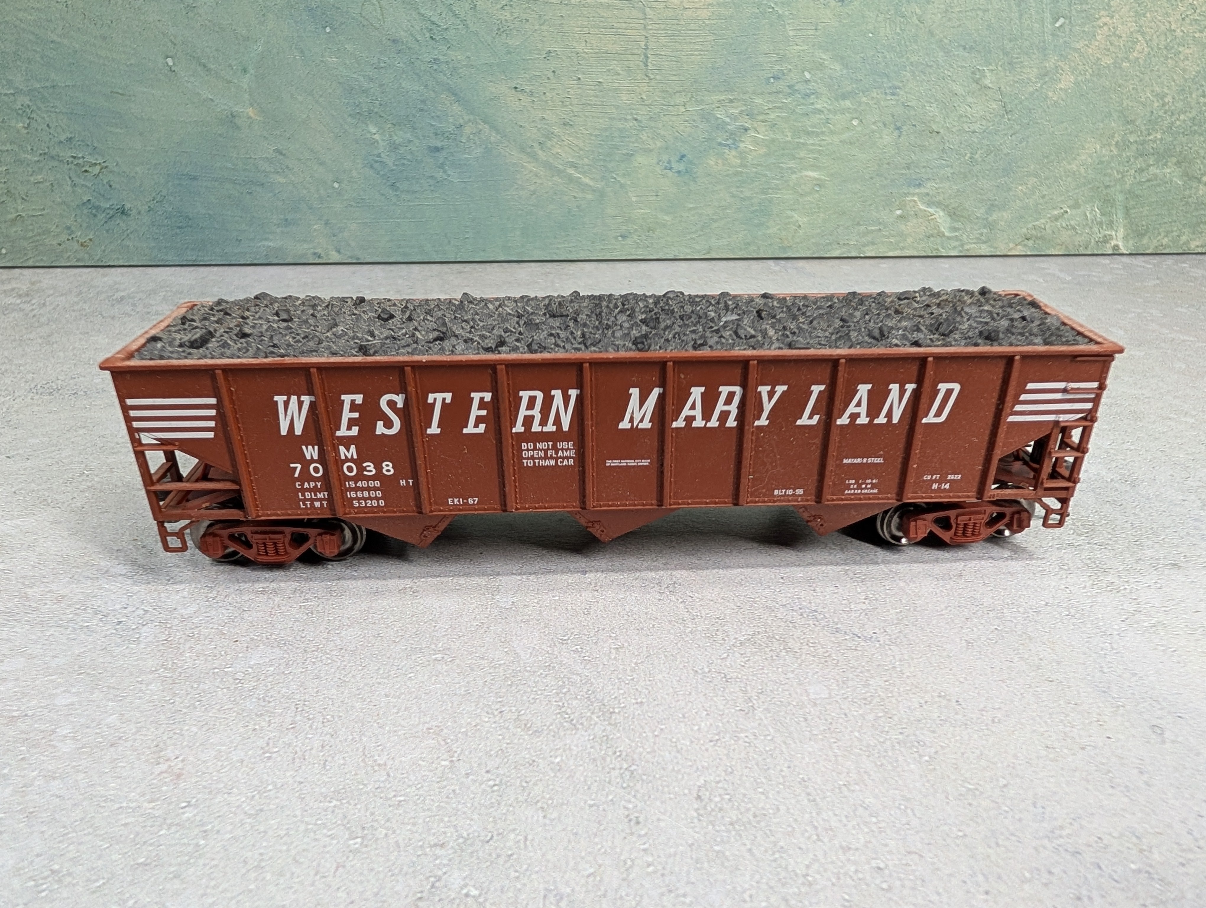 USED Atlas HO Scale 3 Bay Hopper Western Maryland WM #70038 w/ Coal Load