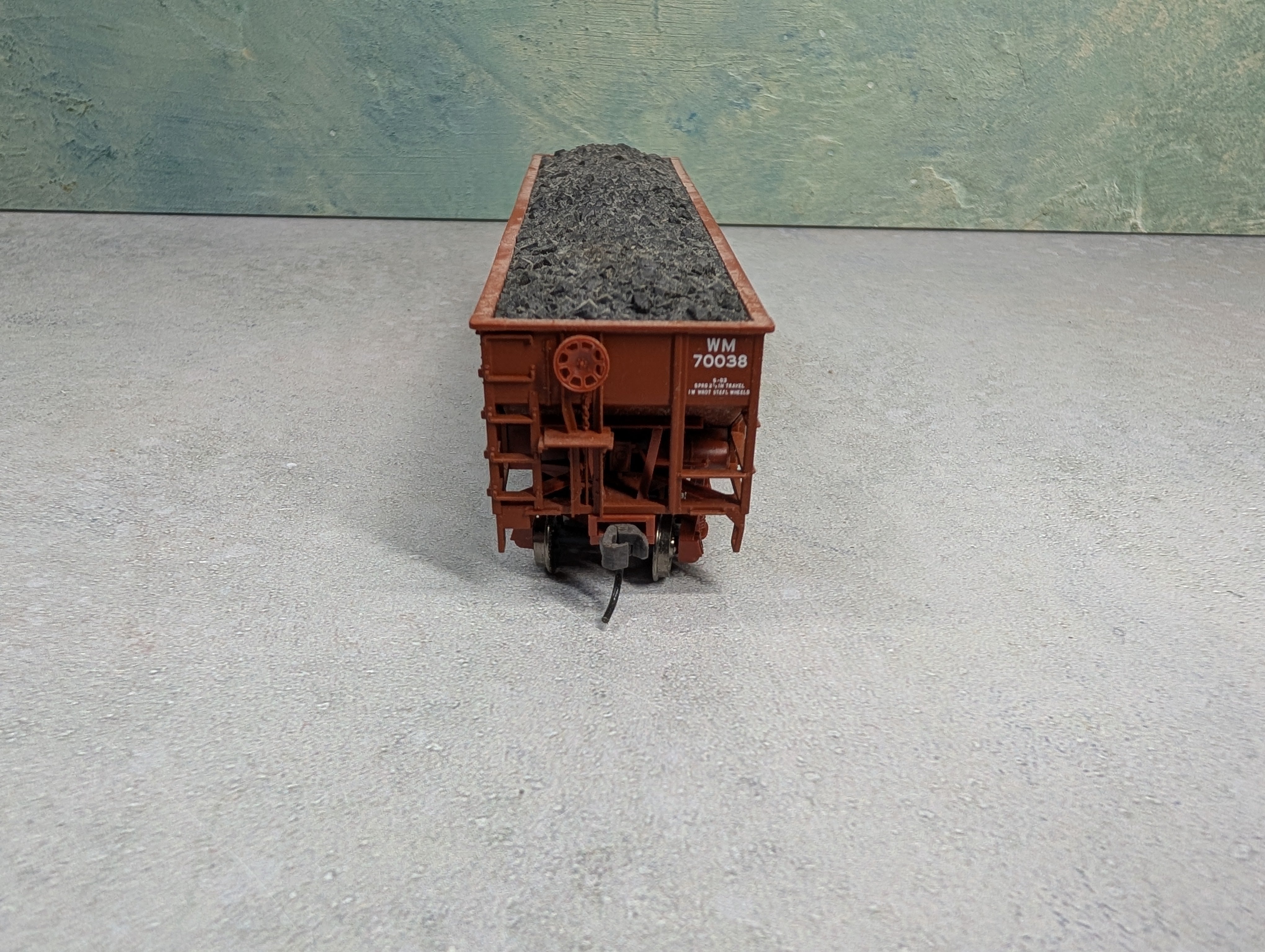 USED Atlas HO Scale 3 Bay Hopper Western Maryland WM #70038 w/ Coal Load
