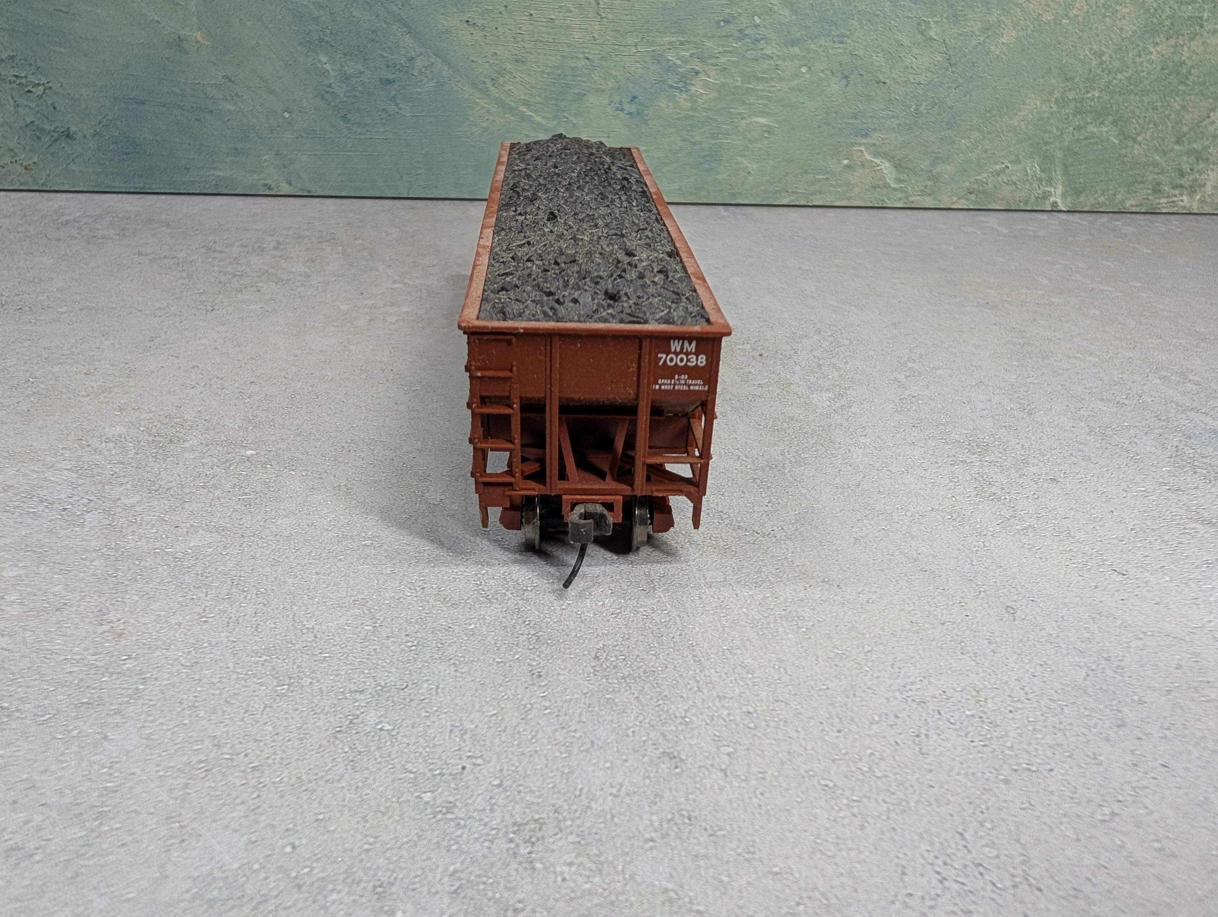 USED Atlas HO Scale 3 Bay Hopper Western Maryland WM #70038 w/ Coal Load