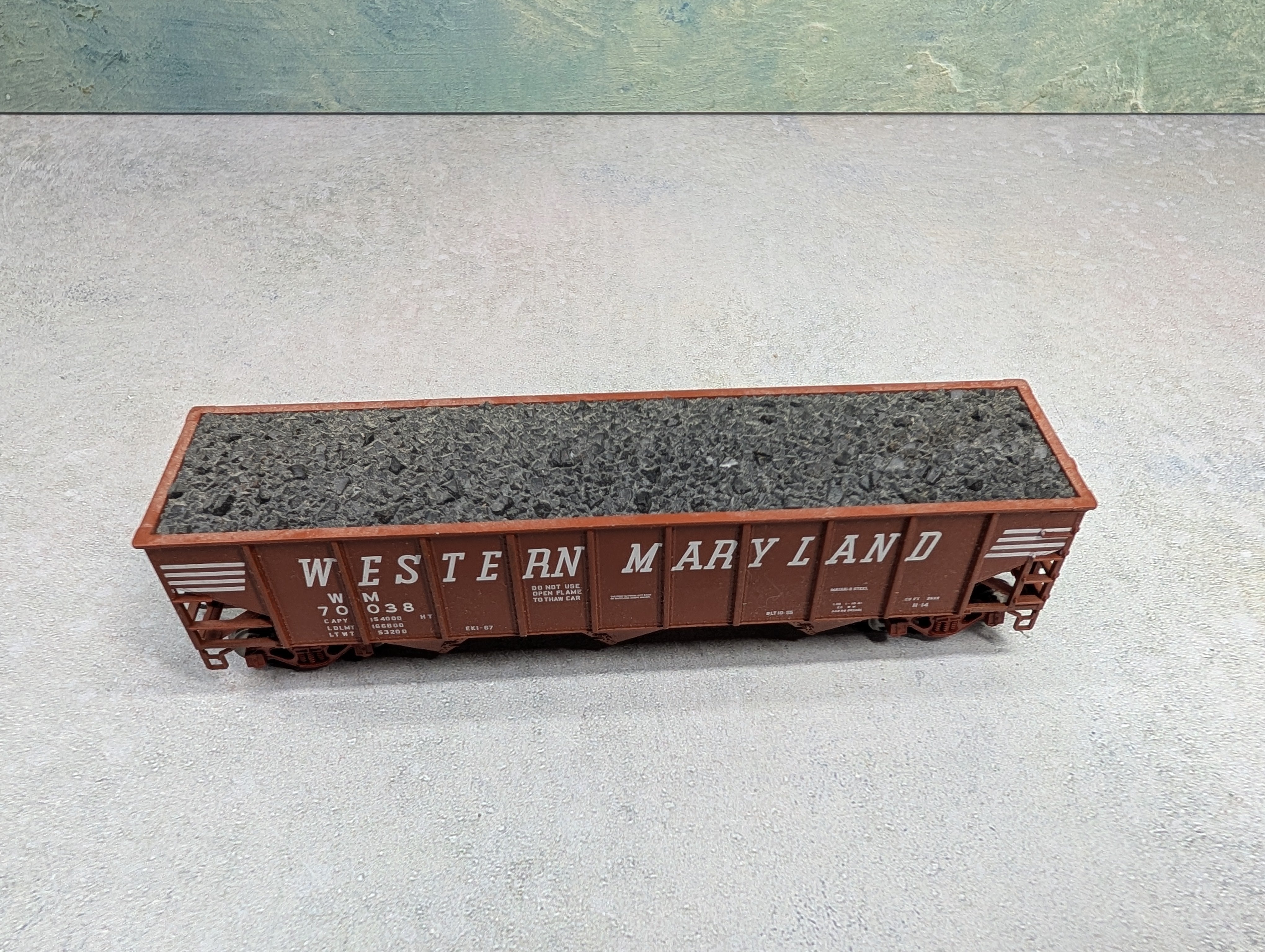 USED Atlas HO Scale 3 Bay Hopper Western Maryland WM #70038 w/ Coal Load