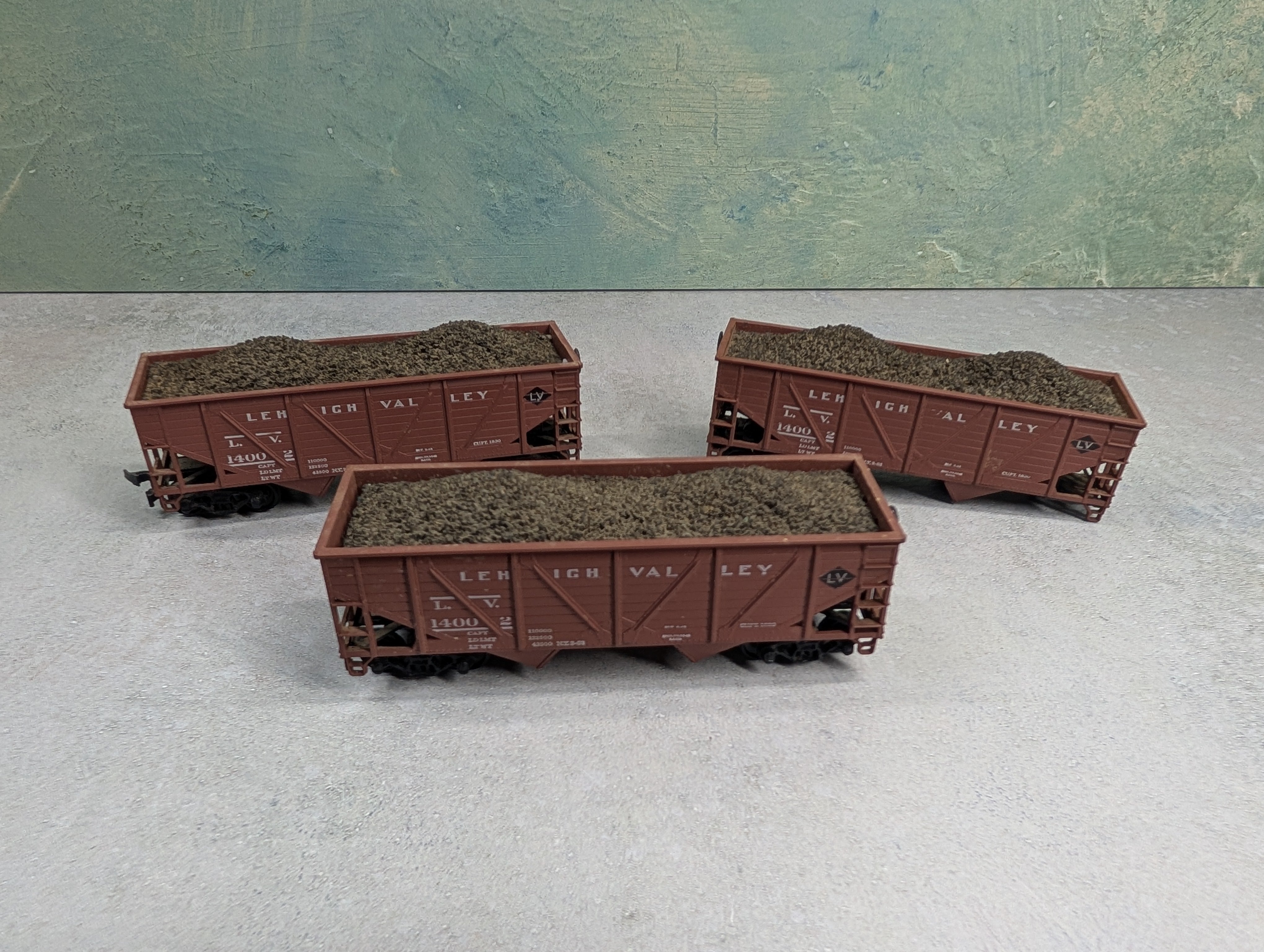 USED Athearn HO Scale Lot of Wooden Hoppers Lehigh Valley LV #14002 (3 pcs)
