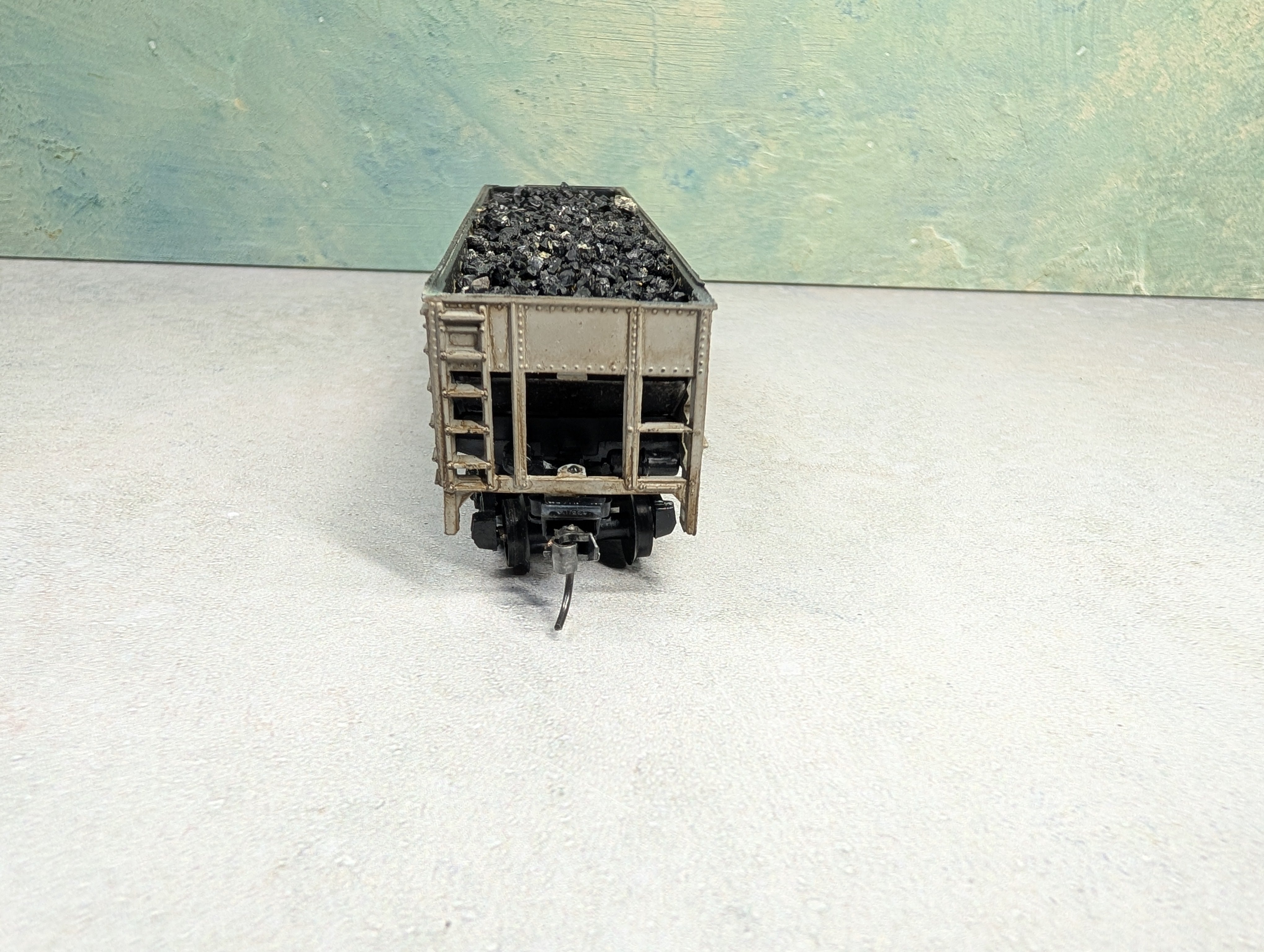 USED AHM HO Scale Quad Hopper Lehigh Valley TLDX #2722 Weathered w/ Coal Load