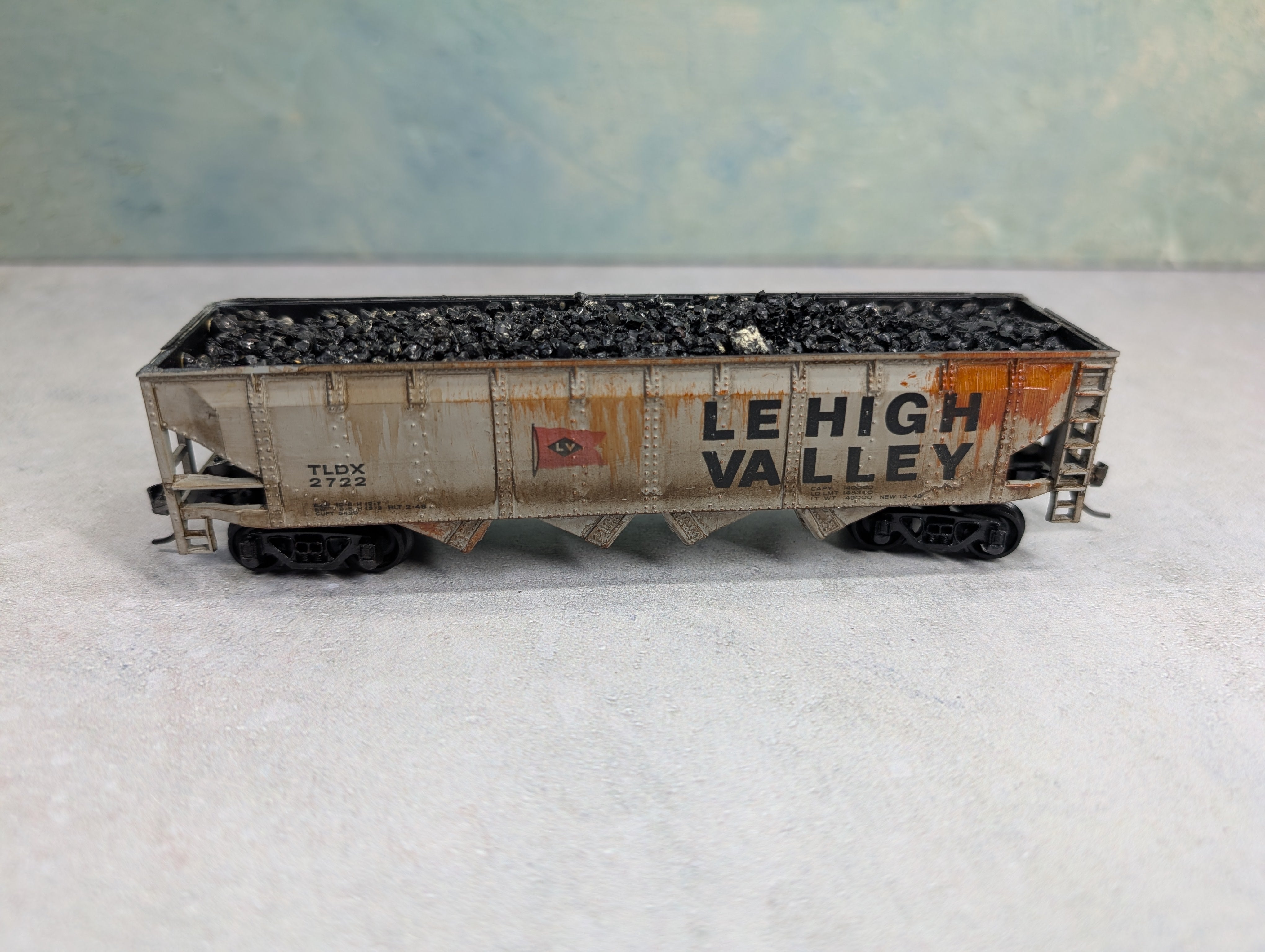 USED AHM HO Scale Quad Hopper Lehigh Valley TLDX #2722 Weathered w/ Coal Load