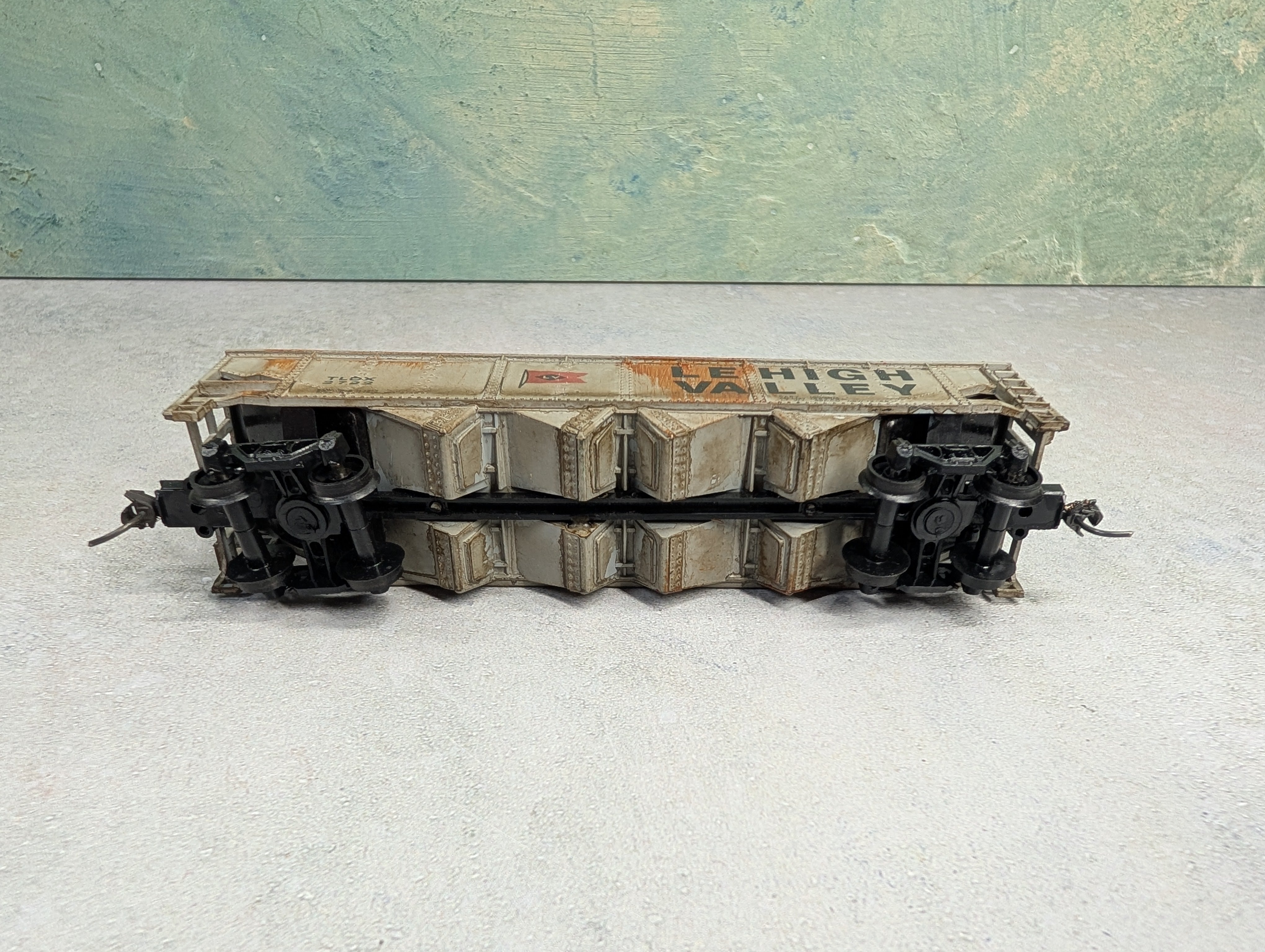 USED AHM HO Scale Quad Hopper Lehigh Valley TLDX #2722 Weathered w/ Coal Load