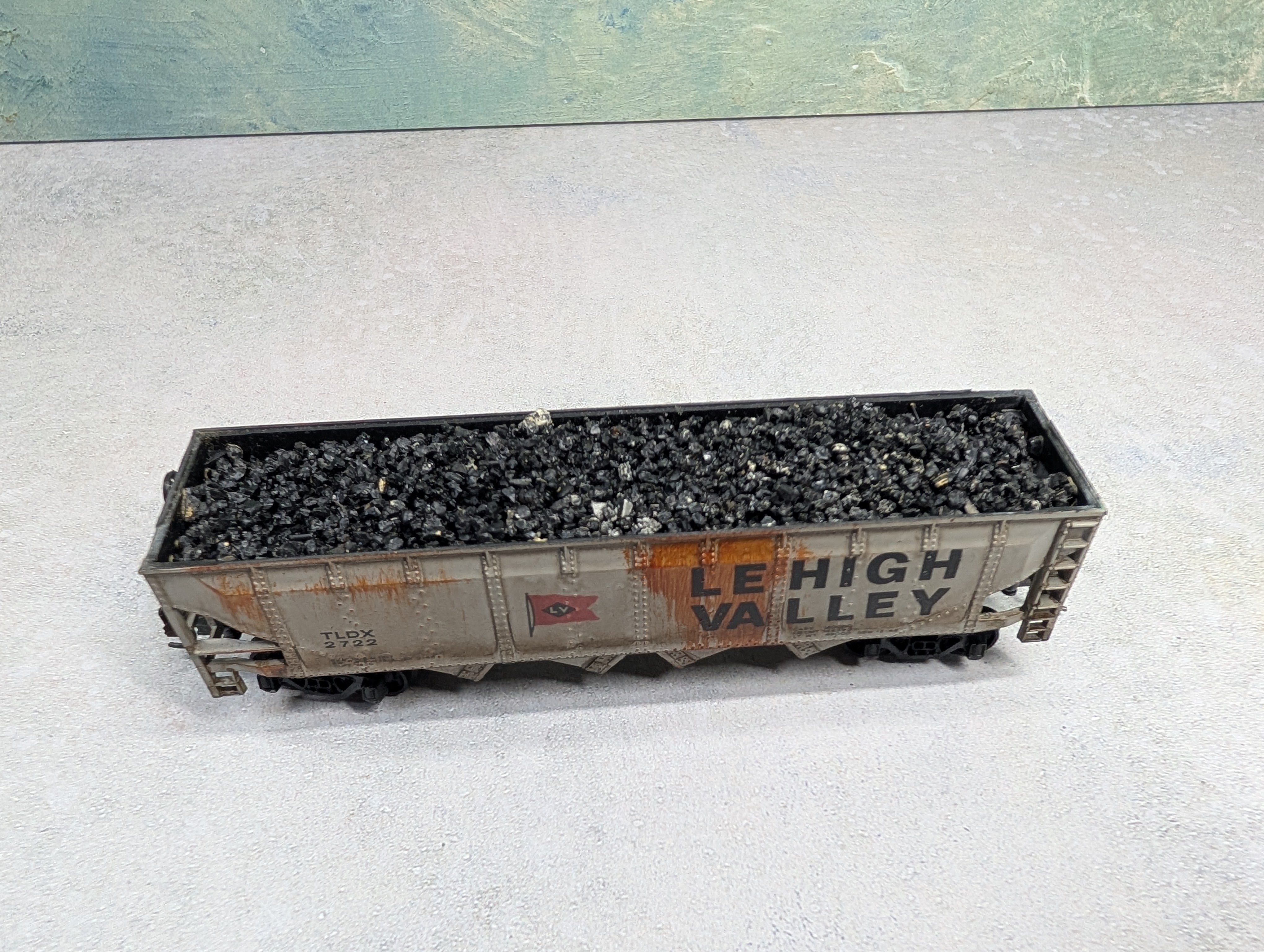 USED AHM HO Scale Quad Hopper Lehigh Valley TLDX #2722 Weathered w/ Coal Load