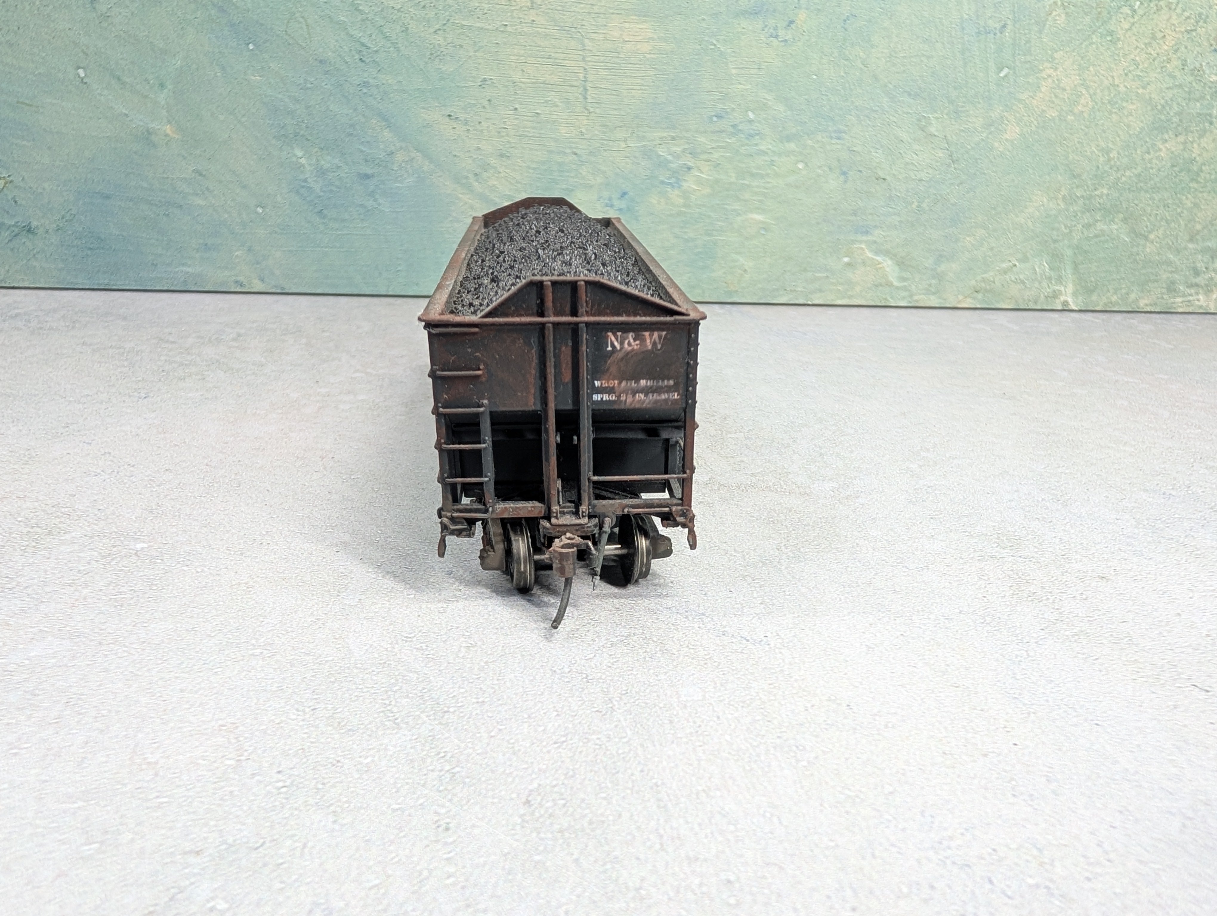USED Broadway Limited HO Scale 3 Bay Hopper Norfolk & Western N&W Weathered w/ Coal Load