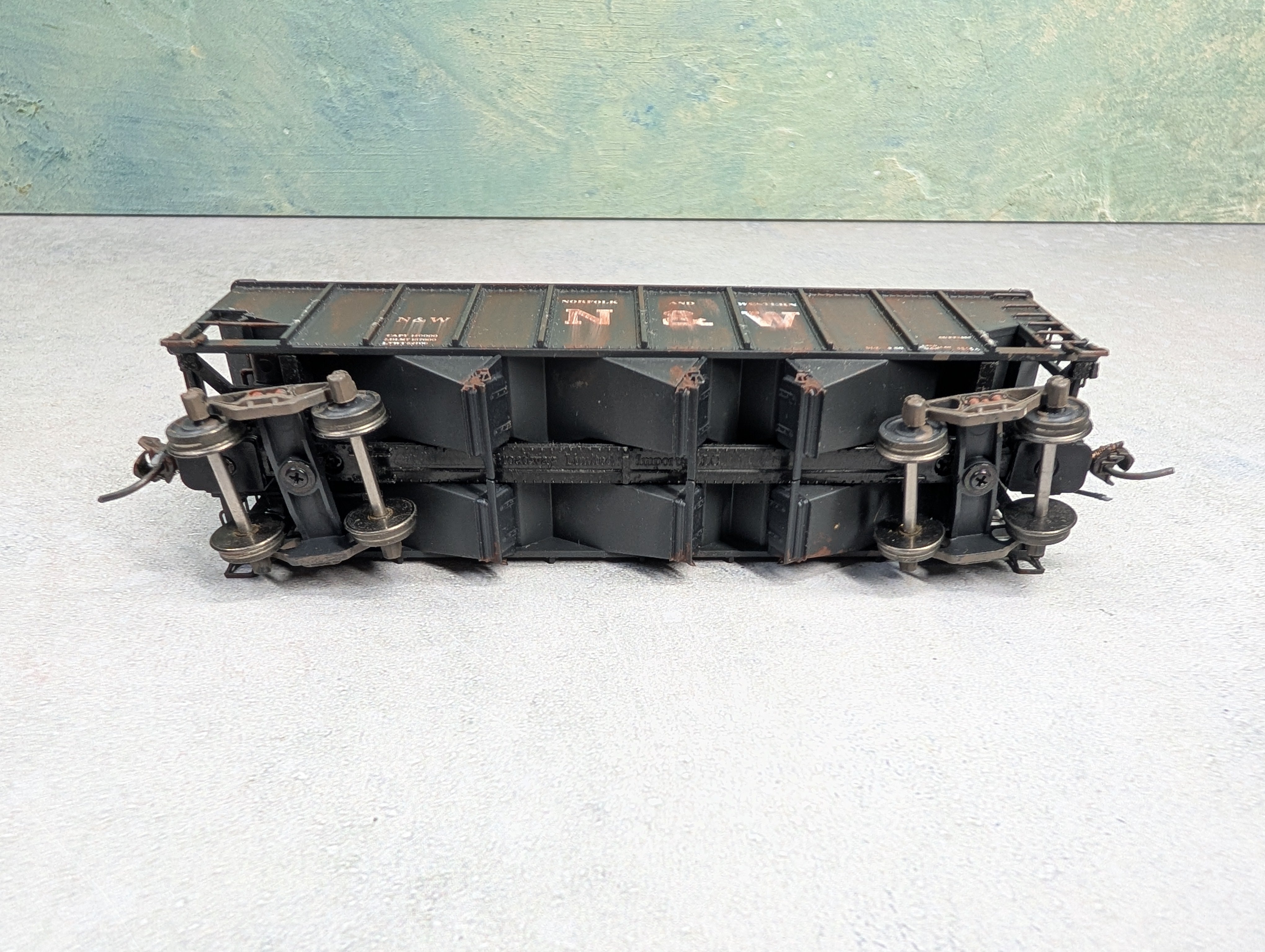 USED Broadway Limited HO Scale 3 Bay Hopper Norfolk & Western N&W Weathered w/ Coal Load