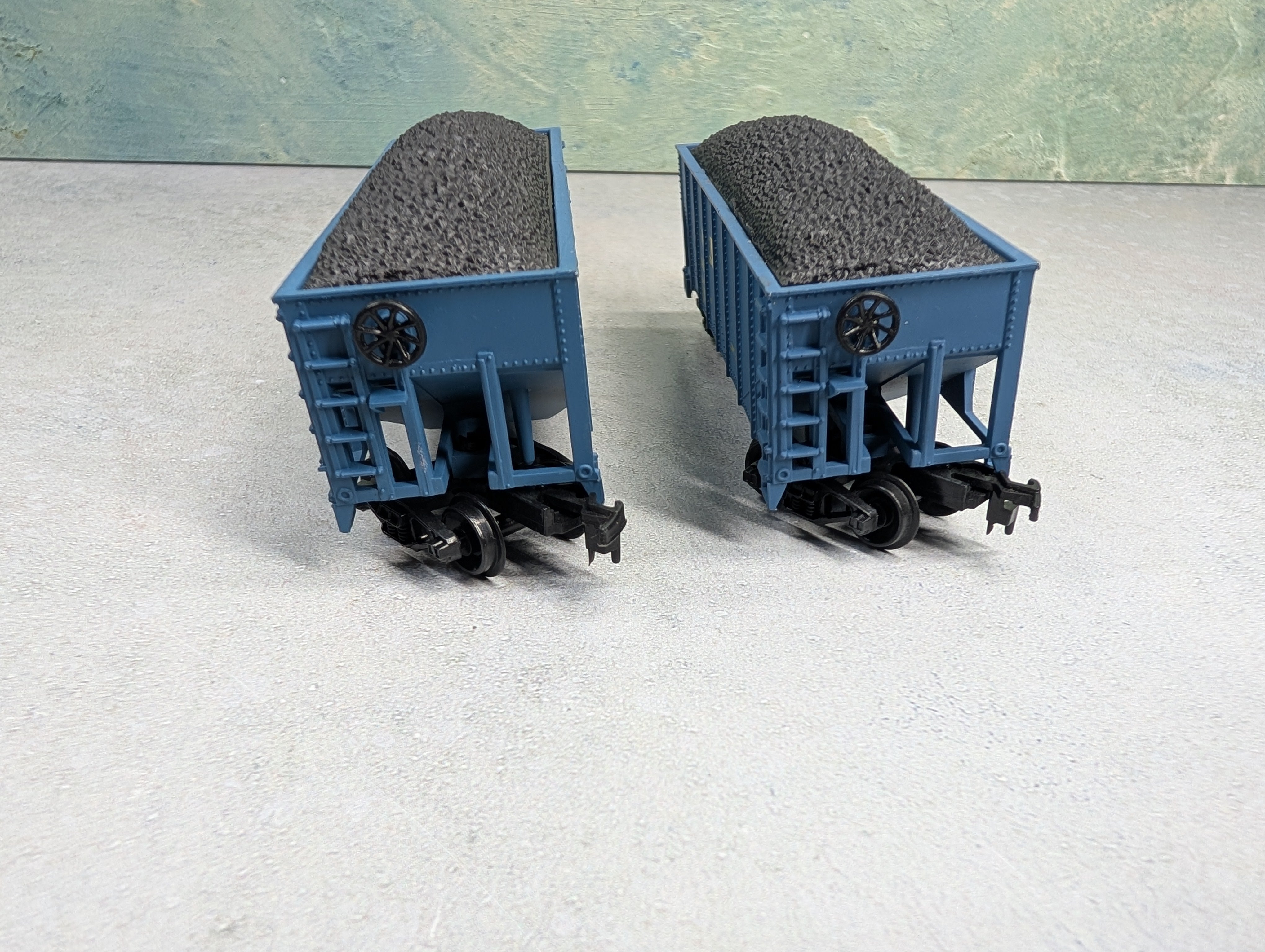 USED Life-Like HO Scale Lot of 2 Bay Hopper Louisville & Nashville L&N #115391 w/ Coal Load (2 pcs)