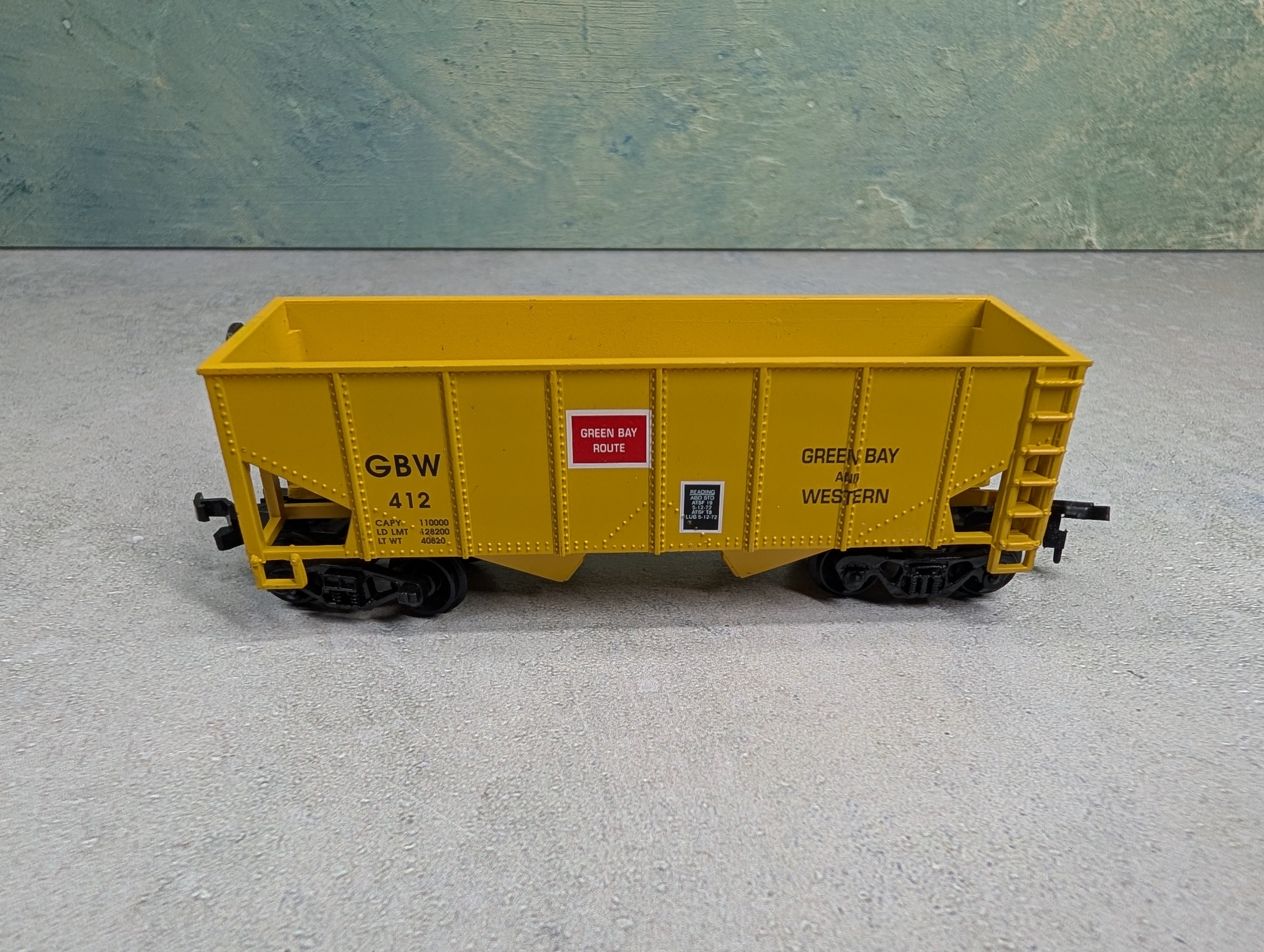 USED Life-Like HO Scale 2 Bay Hopper Green Bay & Western GBW #412