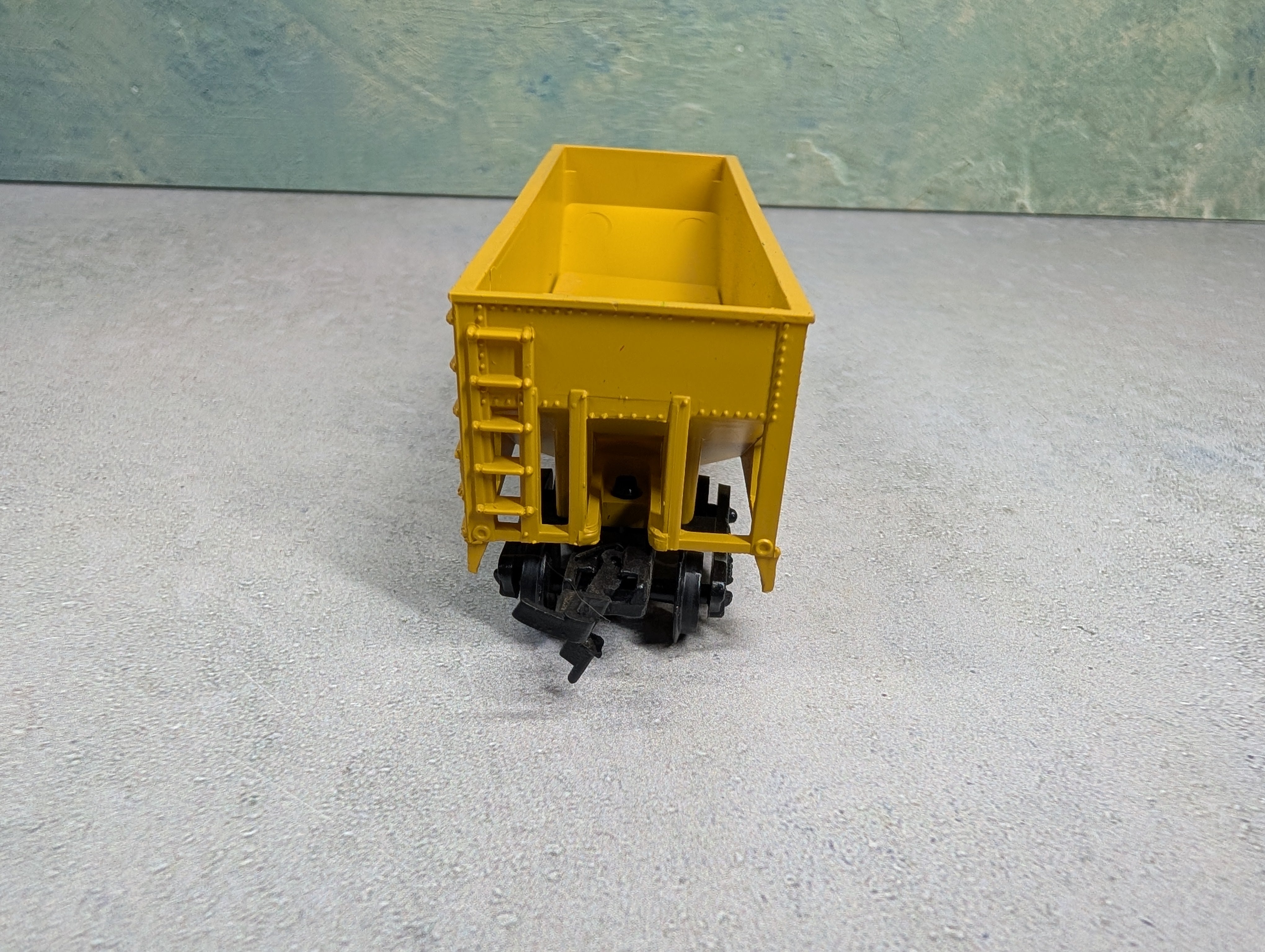 USED Life-Like HO Scale 2 Bay Hopper Green Bay & Western GBW #412