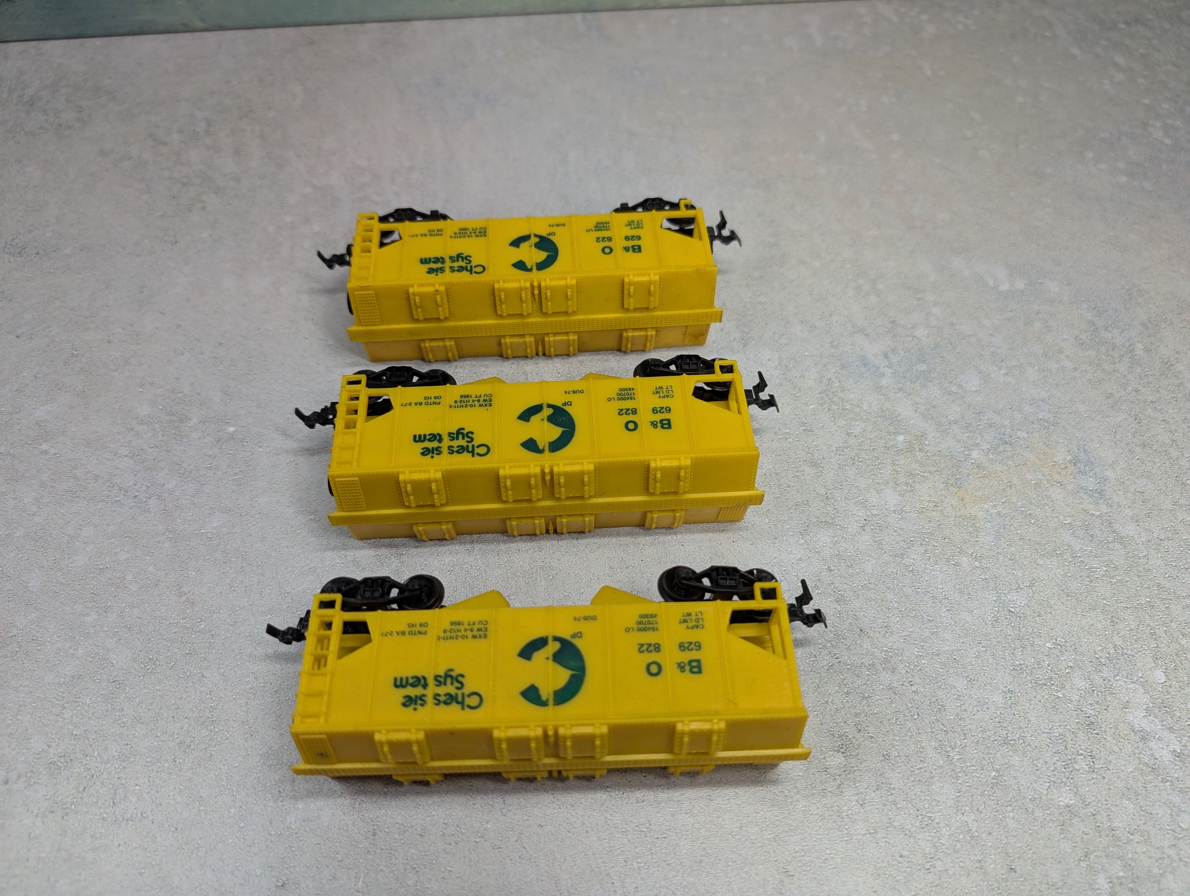 USED Life-Like HO Scale Lot of 2 Bay Covered Hoppers Chessie System B&O #629822 (3 pcs)