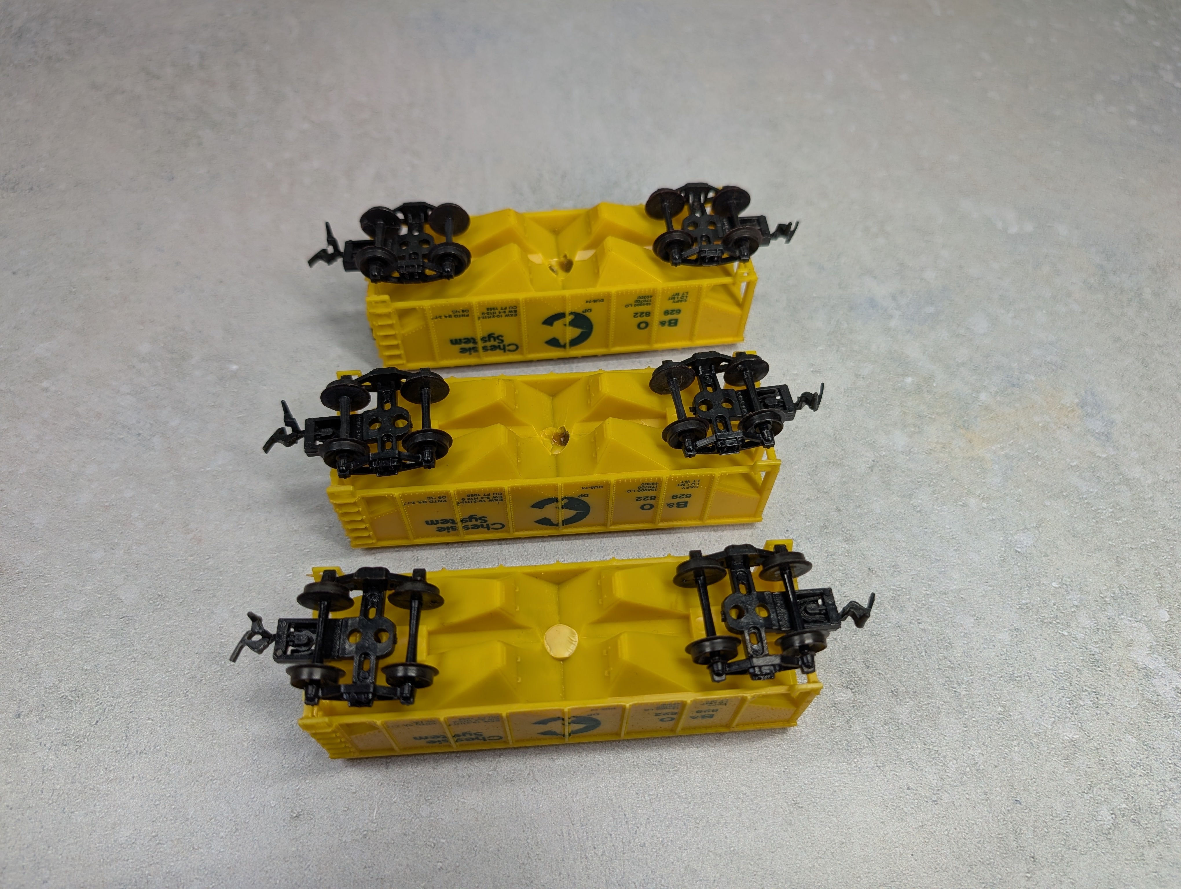 USED Life-Like HO Scale Lot of 2 Bay Covered Hoppers Chessie System B&O #629822 (3 pcs)